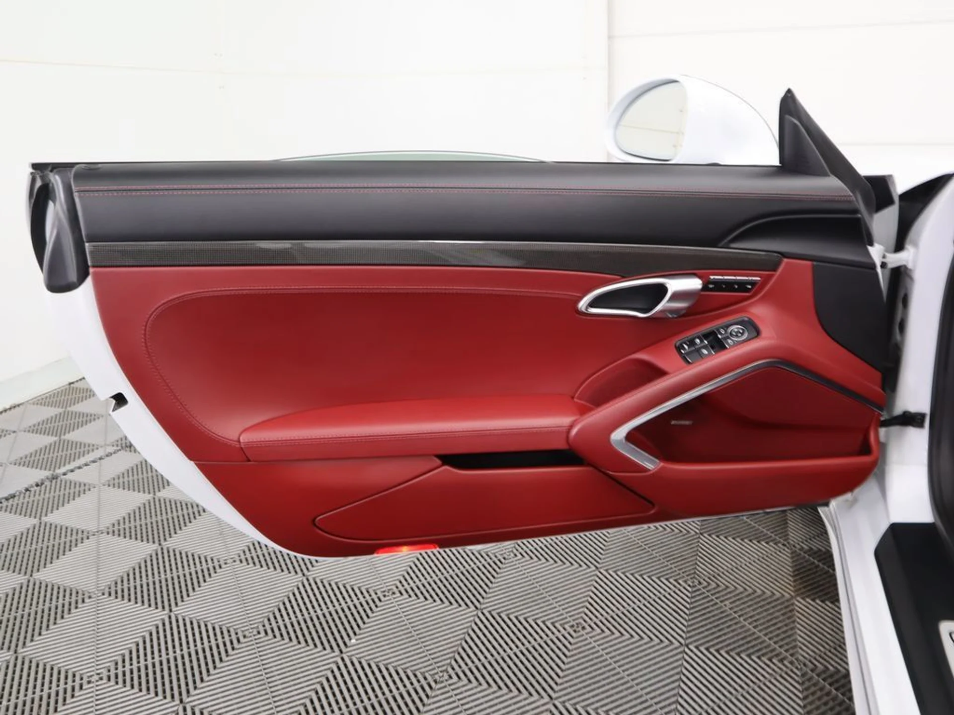 mph030_3270449415_used_2018_porsche_911_carrera4gtscabriolet_8119_22948233_31_1024_d9f78ebfec