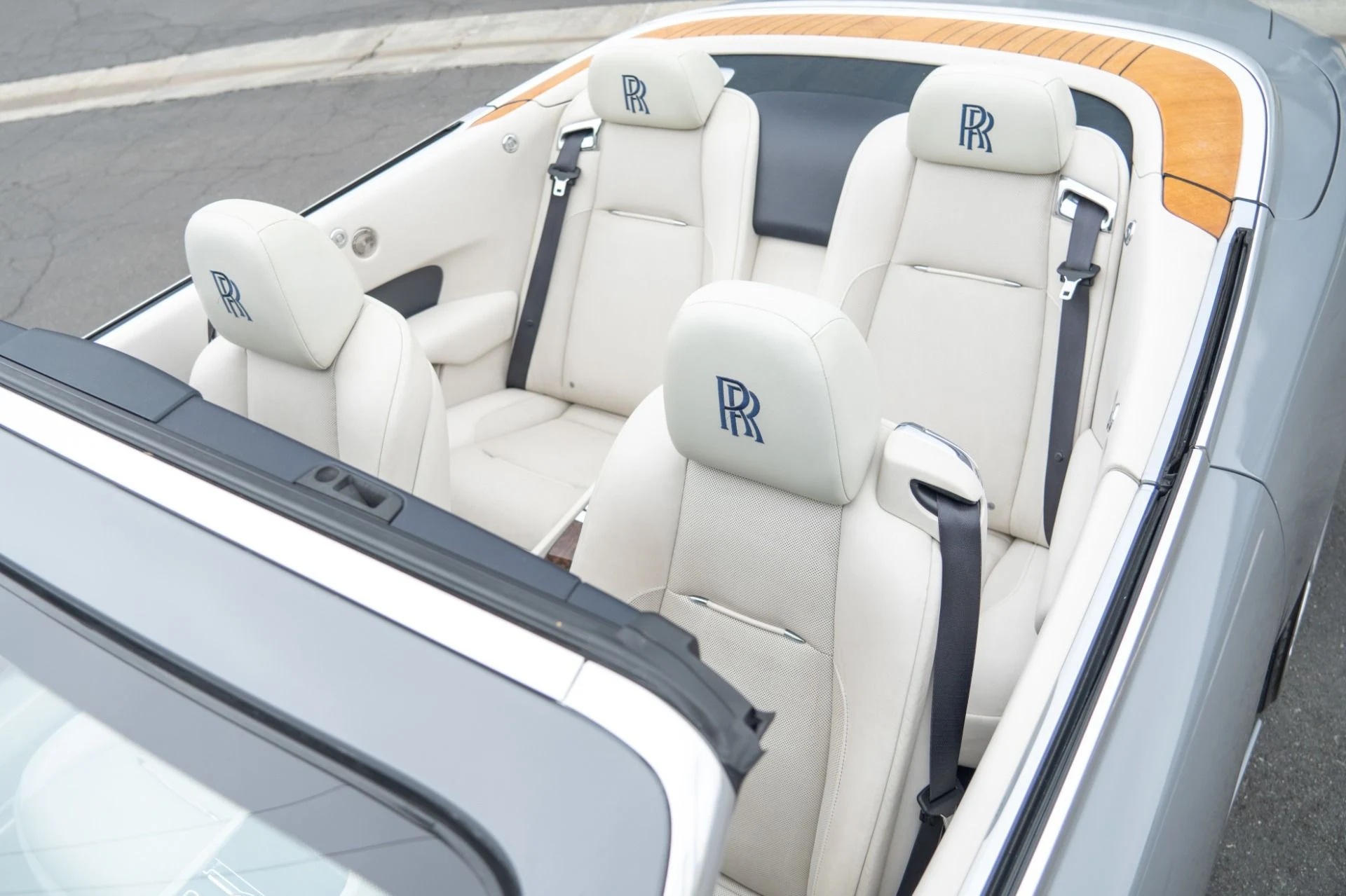 mph030_3277311270_Used_2017_Rolls_Royce_Dawn_1759961771_1fc627afeb