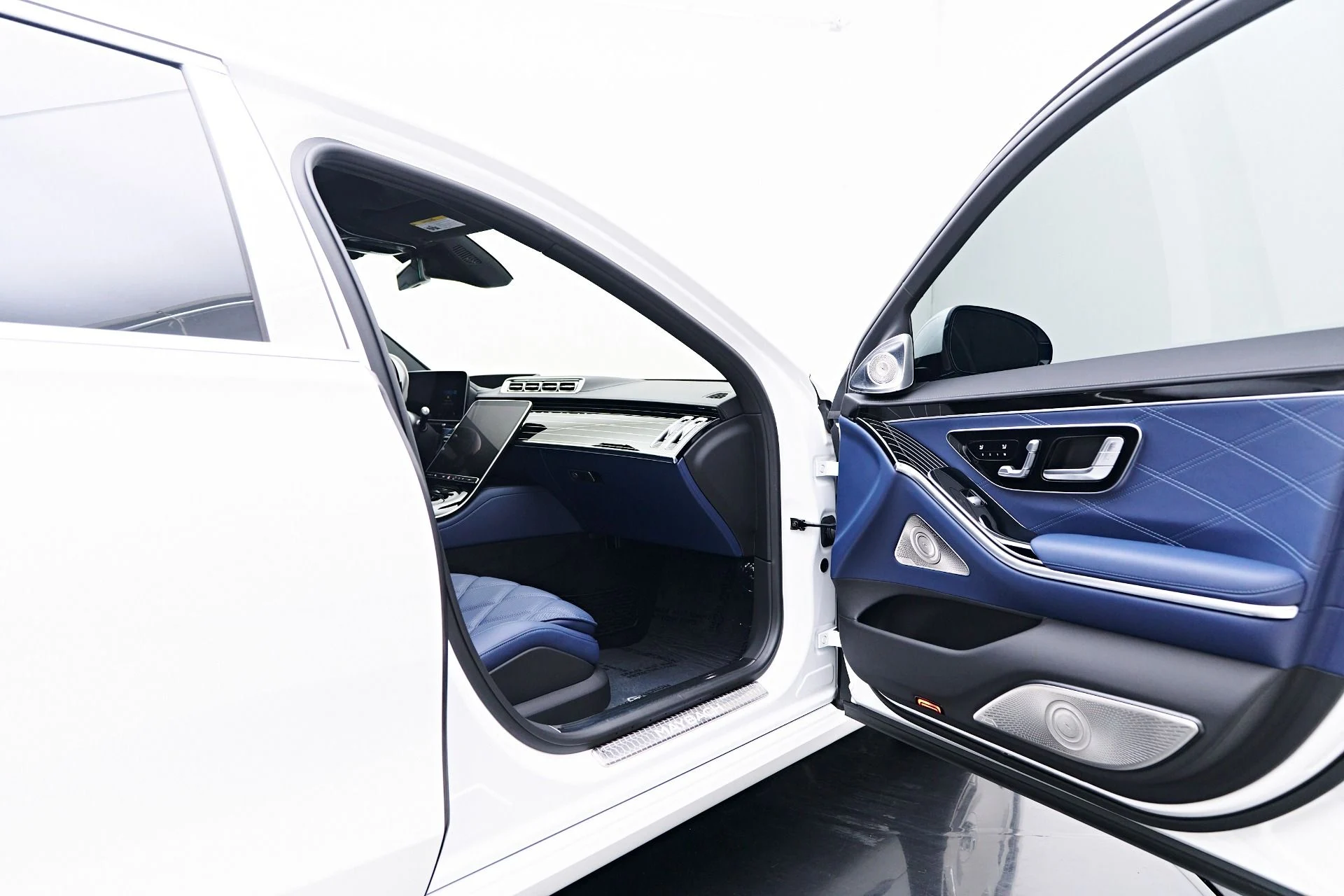 mph030_3285389061_Used_2024_Mercedes_Benz_S_Class_Maybach_S_680_1749232025_18369e0607