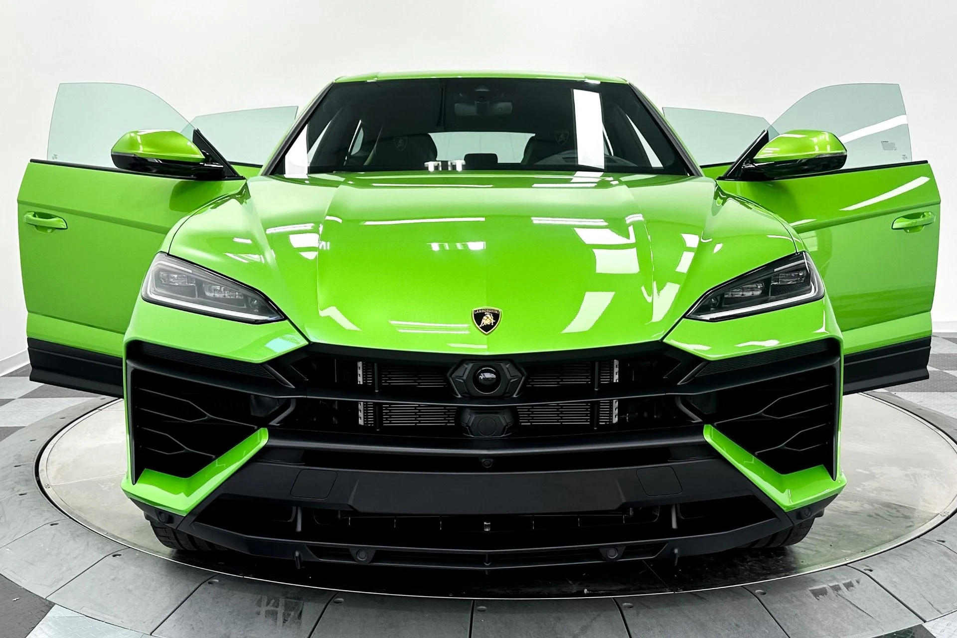mph030_3304144833_Used_2025_Lamborghini_Urus_SE_Bicolor_Sportive_Interior_870_Miles_789_Horsepower_1772047761_33f6fe58e6