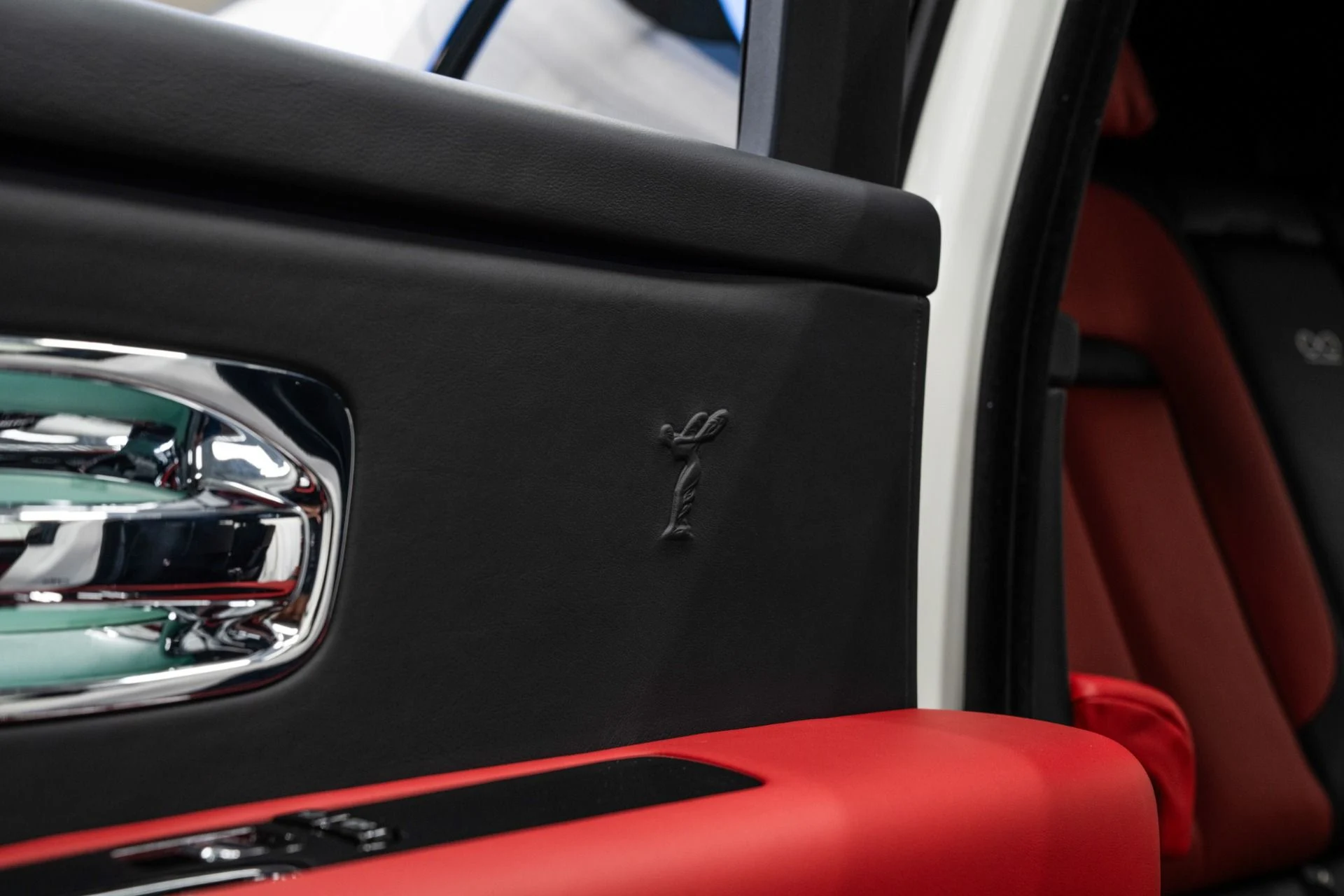 mph030_3305547236_Used_2023_Rolls_Royce_Cullinan_Black_Badge_Two_Tone_Interior_Starlight_Headliner_1762810213_cc9d8271f2