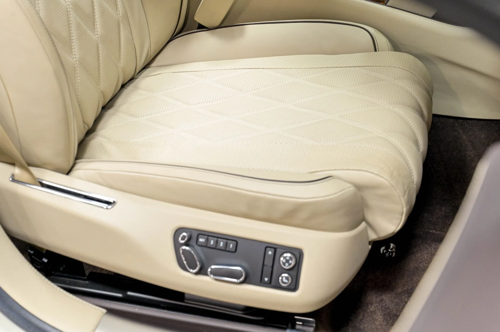 mph030_3309165127_Used_2015_Bentley_Flying_Spur_W12_1784214578_d571025391