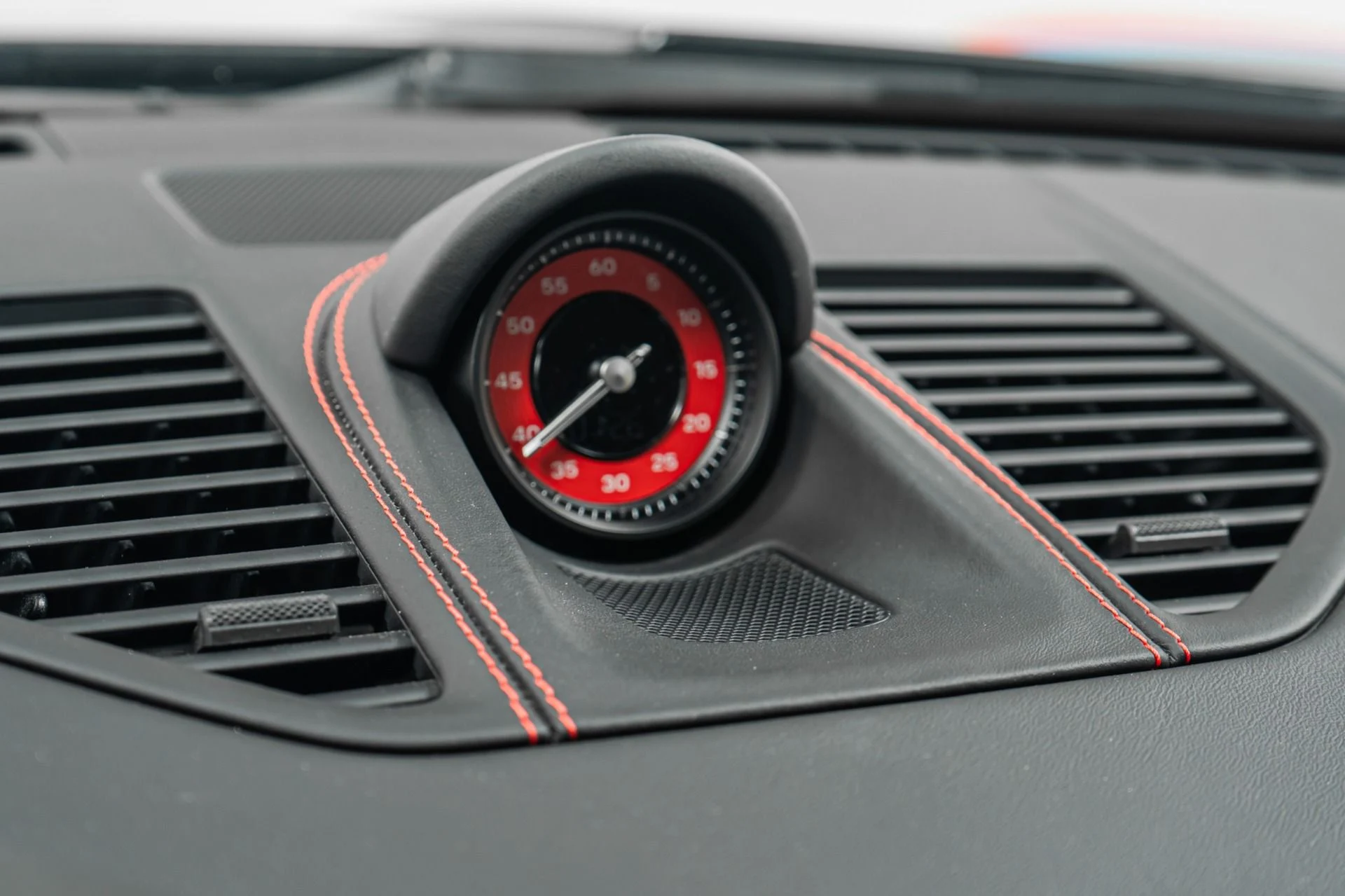 mph030_3311134563_Used_2024_Porsche_911_Dakar_Martini_Livery_Carbon_Roof_570_of_2500_1777055109_5fb98a16bc