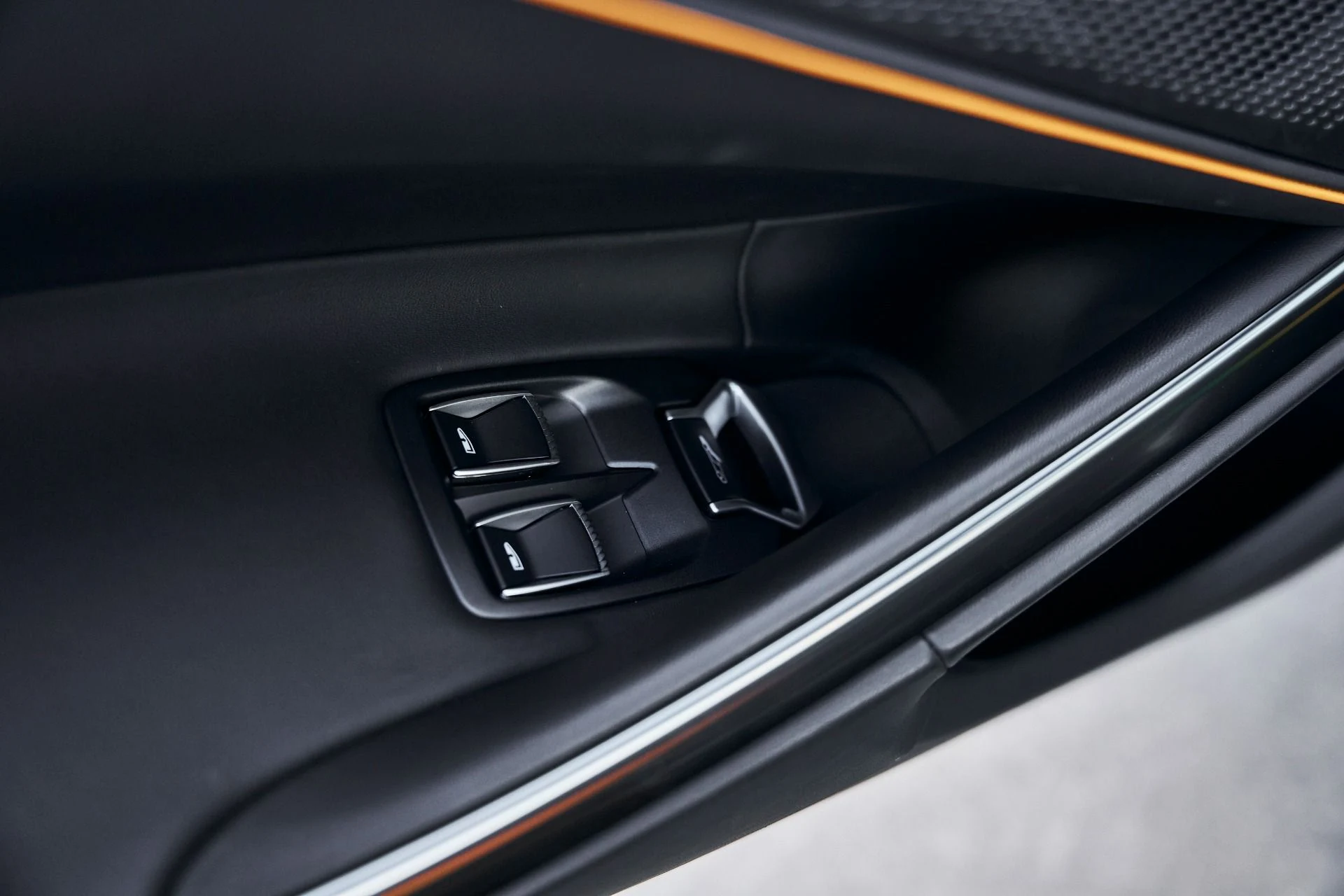 mph030_3311537731_Used_2025_Mc_Laren_Artura_1771382311_b1d4a3a425