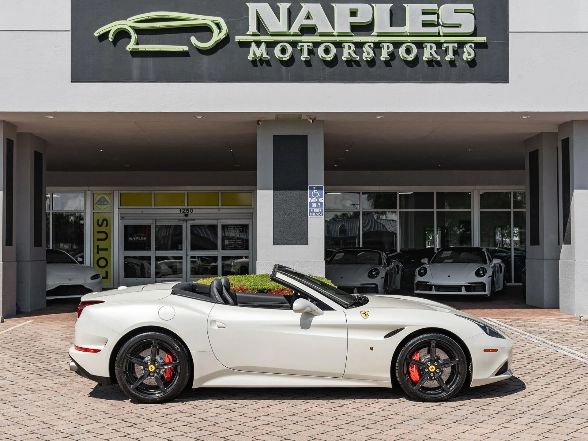 mph030_3320162639_Used_2015_Ferrari_California_T_1793034443_0cf3516811