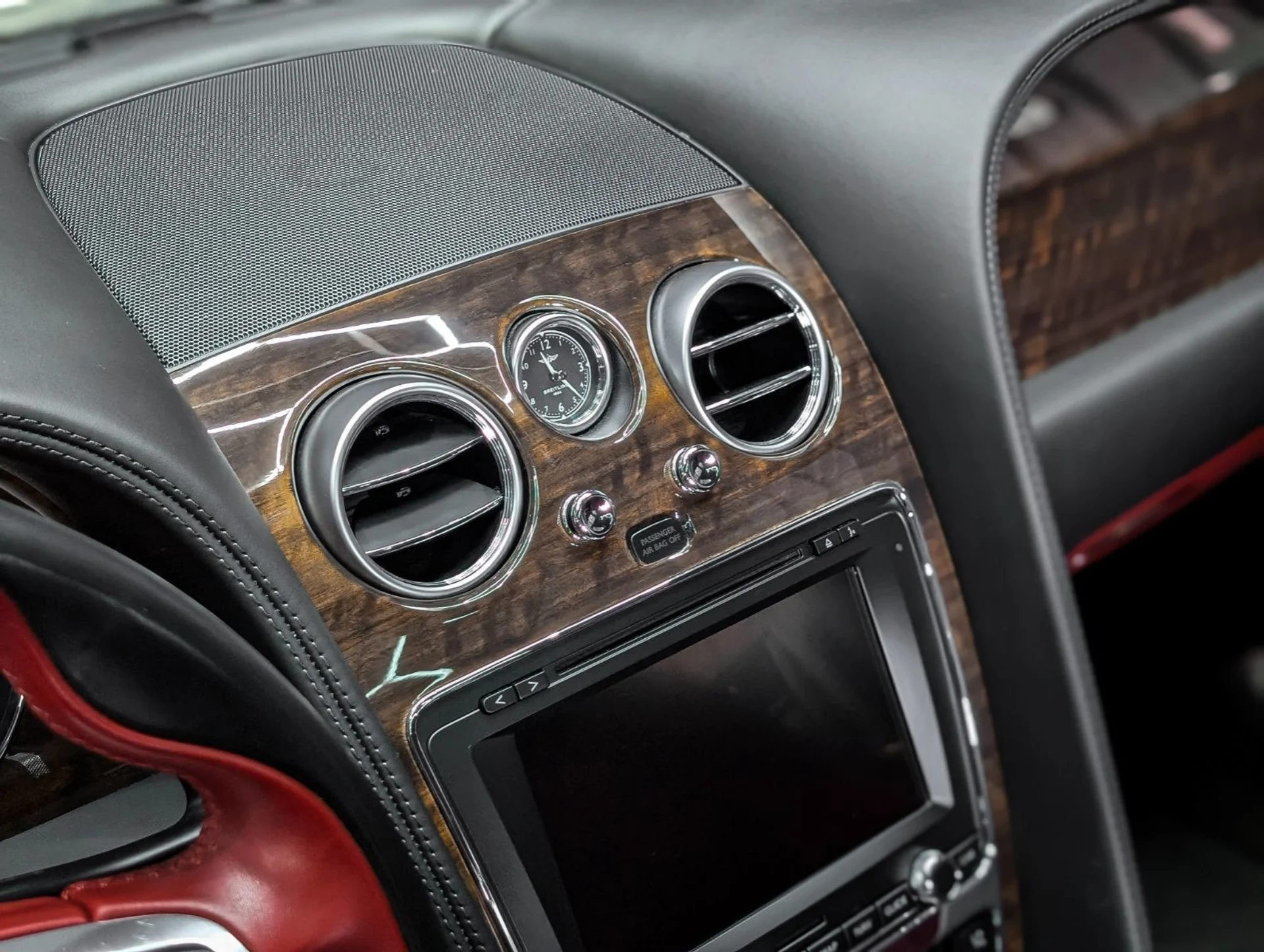 mph030_3322680957_36587952_03077_2017_bentley_flying_spur_059_cb50583123