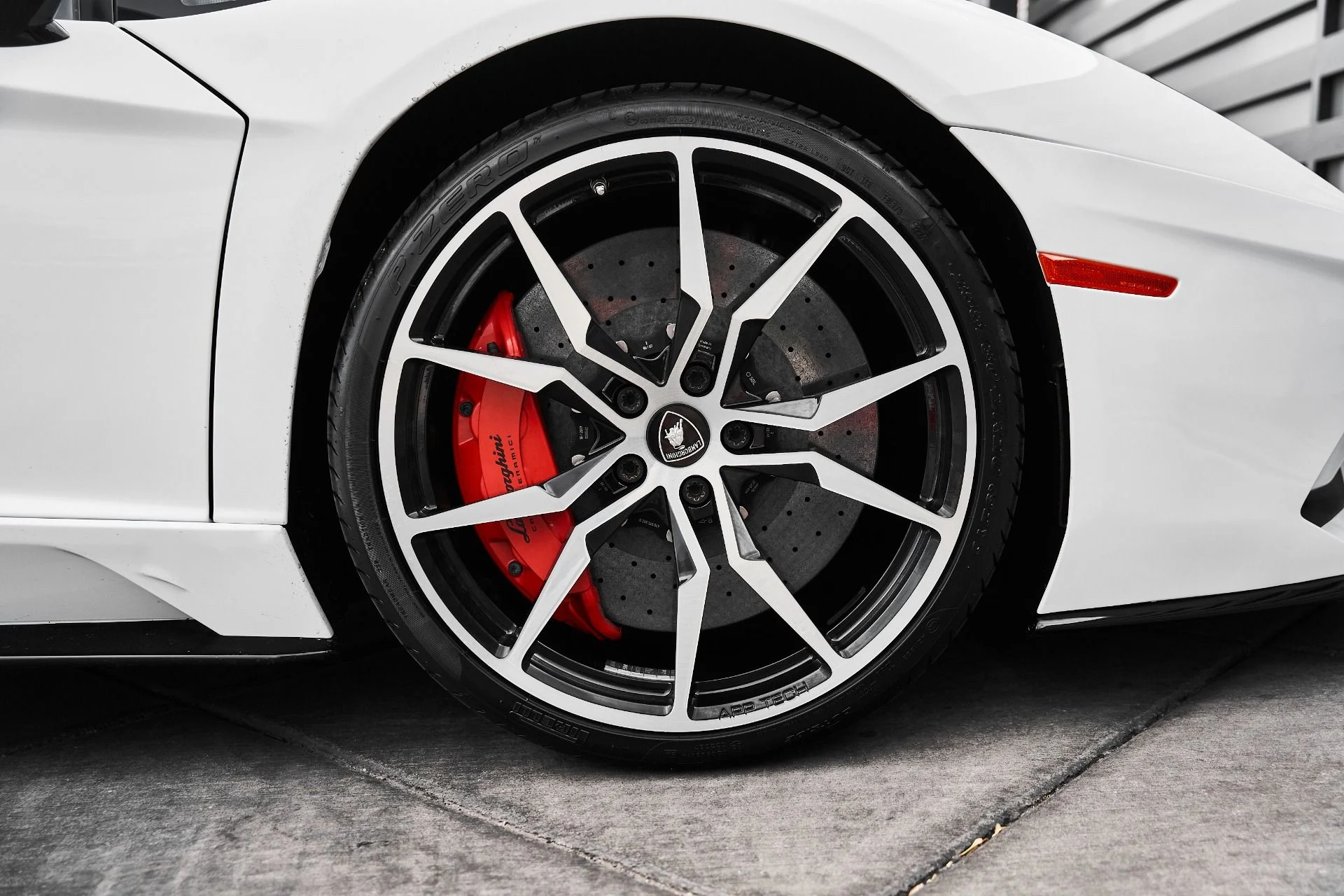 mph030_3329615082_Used_2018_Lamborghini_Aventador_S_Base_1775006860_00881d6036