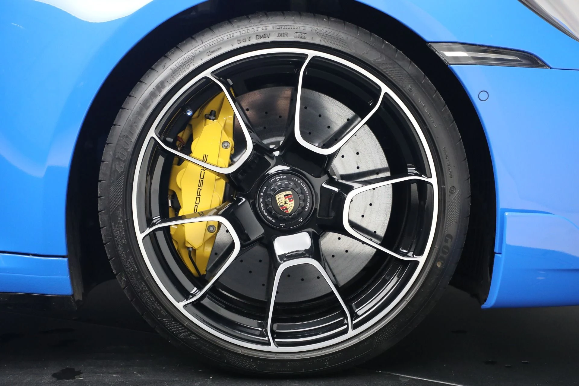 mph030_3330153111_Used_2022_Porsche_911_Turbo_S_1773502878_5a3ad70526