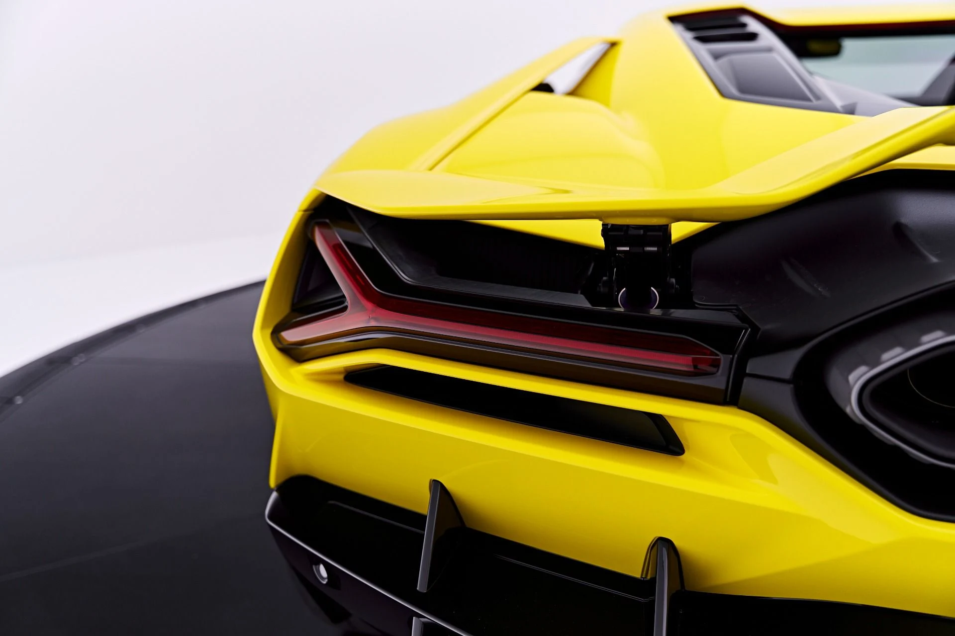 mph030_3341135852_Used_2026_Lamborghini_Revuelto_Base_1782198255_47ded93936