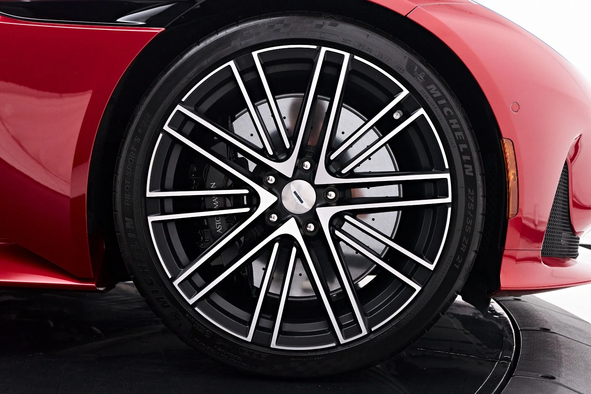 mph030_3345271234_Used_2024_Aston_Martin_DB_12_1756329442_e28ad2e0a6