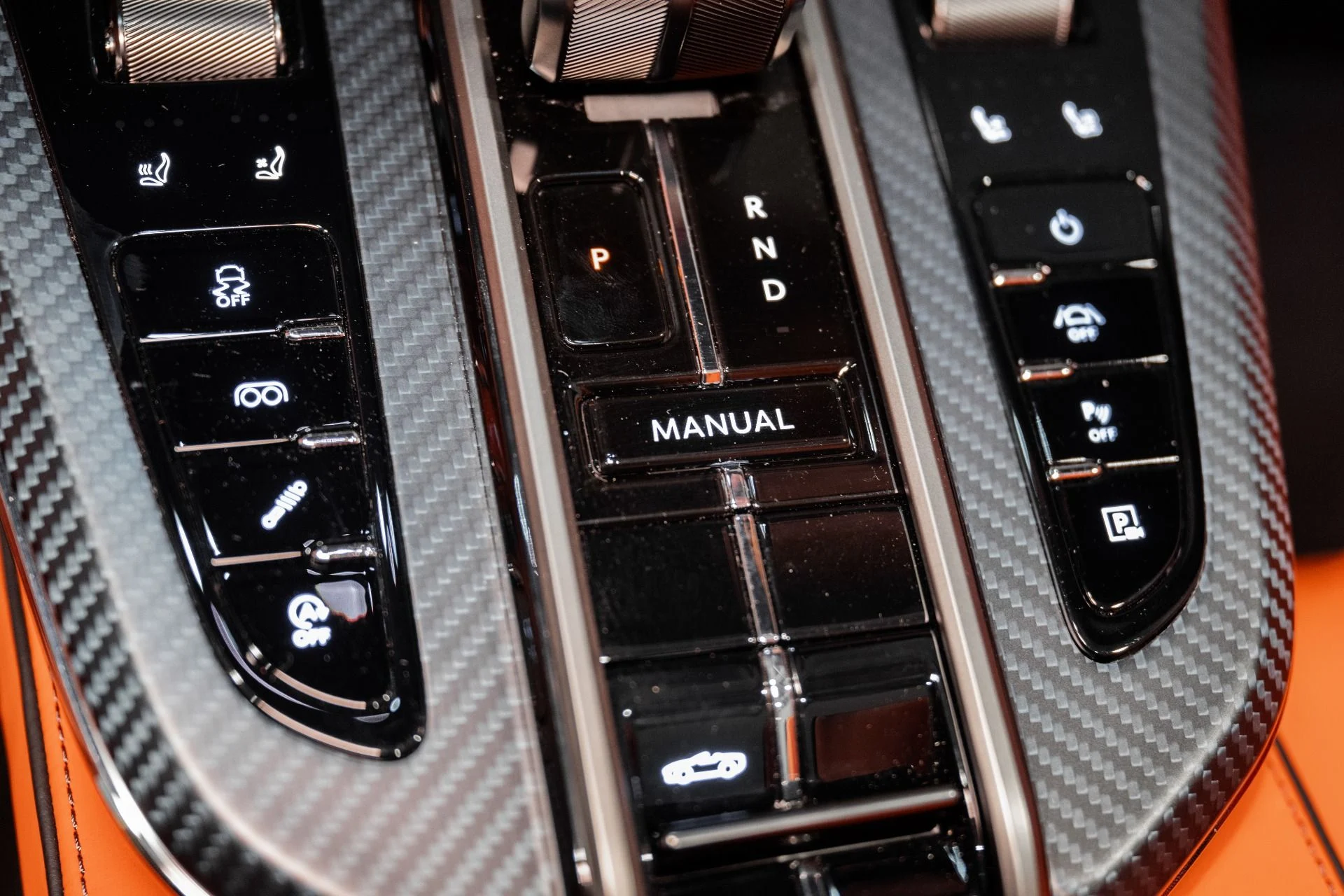 mph030_3346278581_New_2026_Aston_Martin_Vantage_Roadster_1761752064_0b9ac0f484