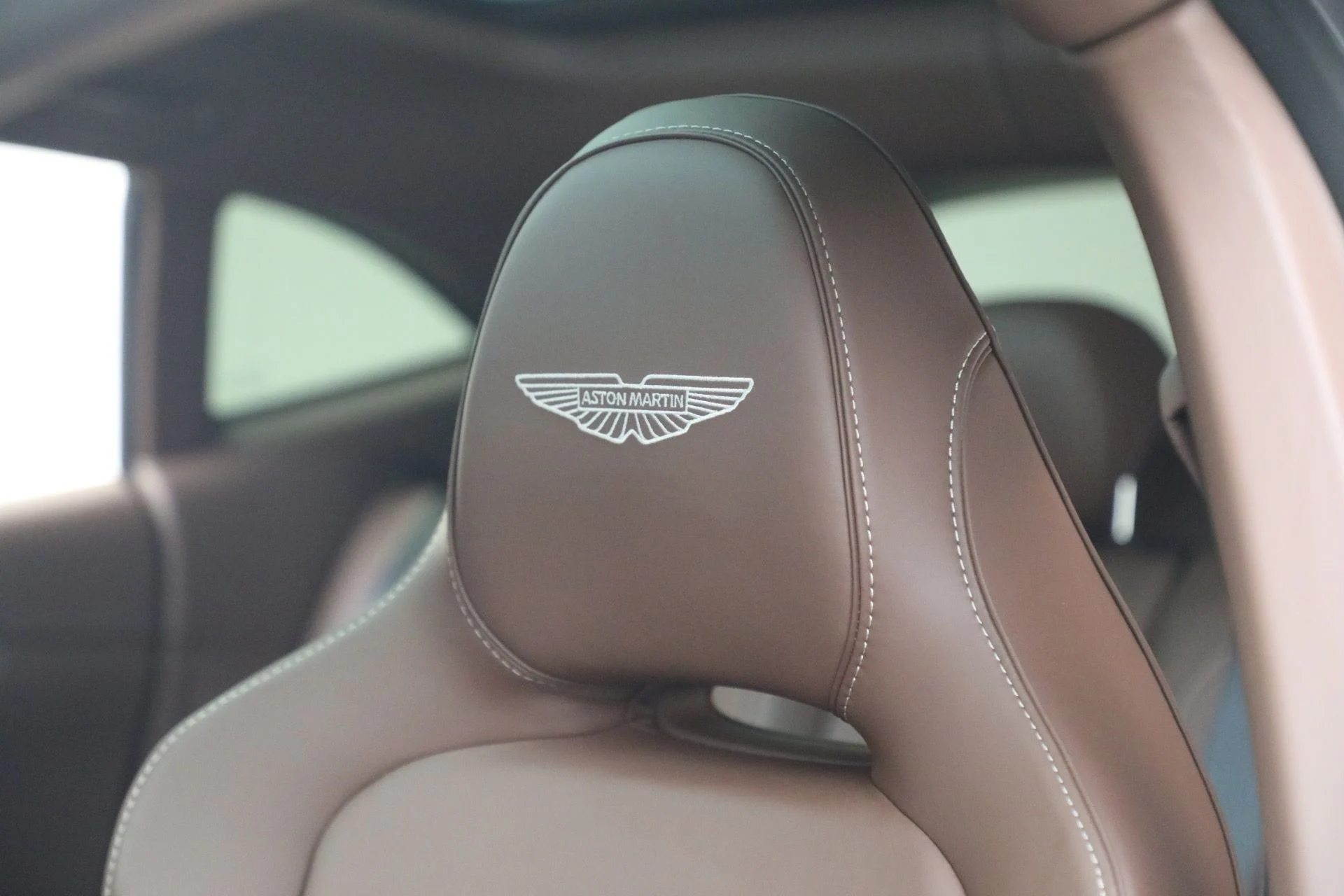 mph030_3352628511_Used_2026_Aston_Martin_DBX_707_1780931440_da814781c7