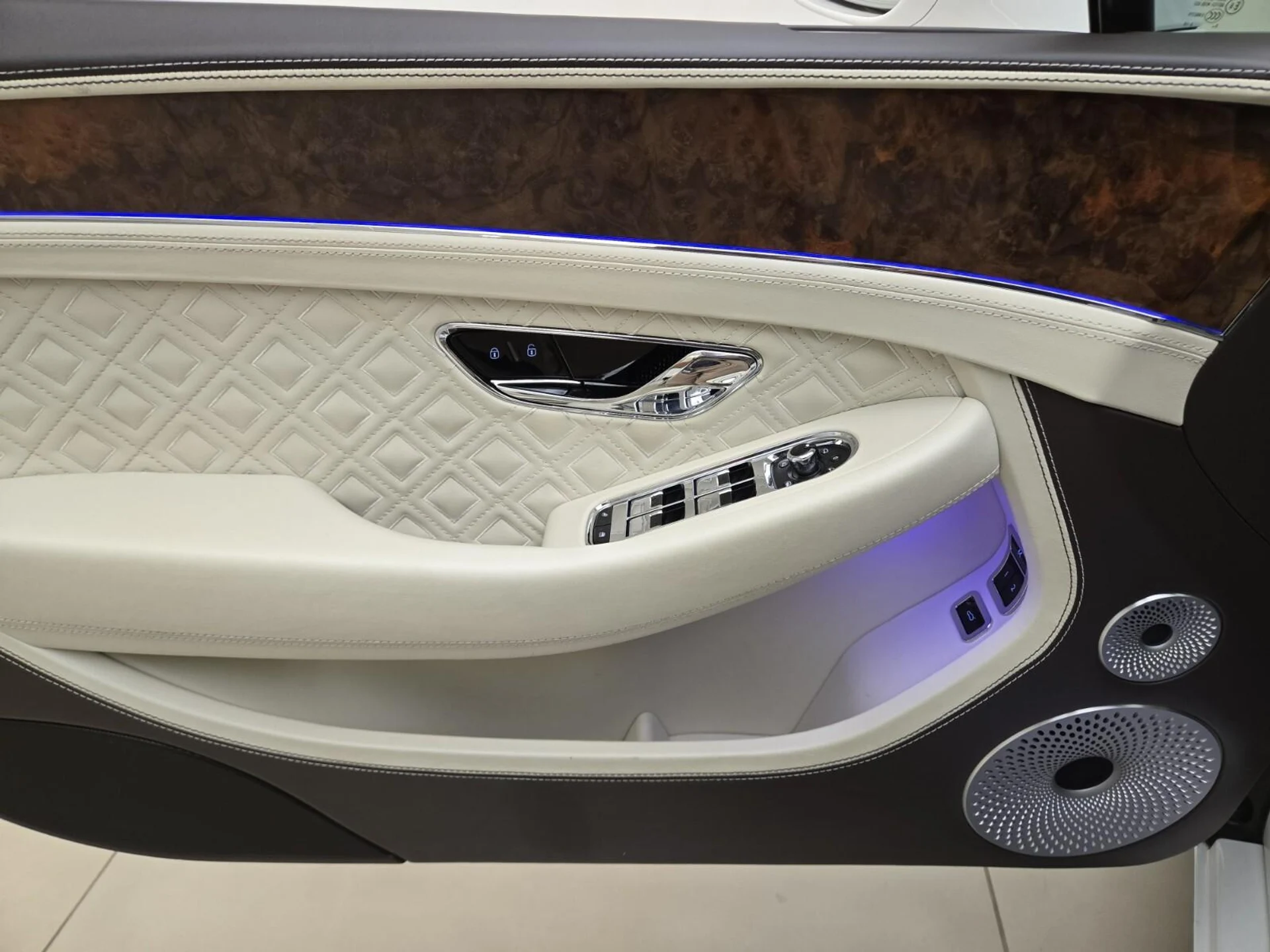 mph030_3353000882_Used_2022_Bentley_Continental_GT_V8_1763539439_cb67709afc