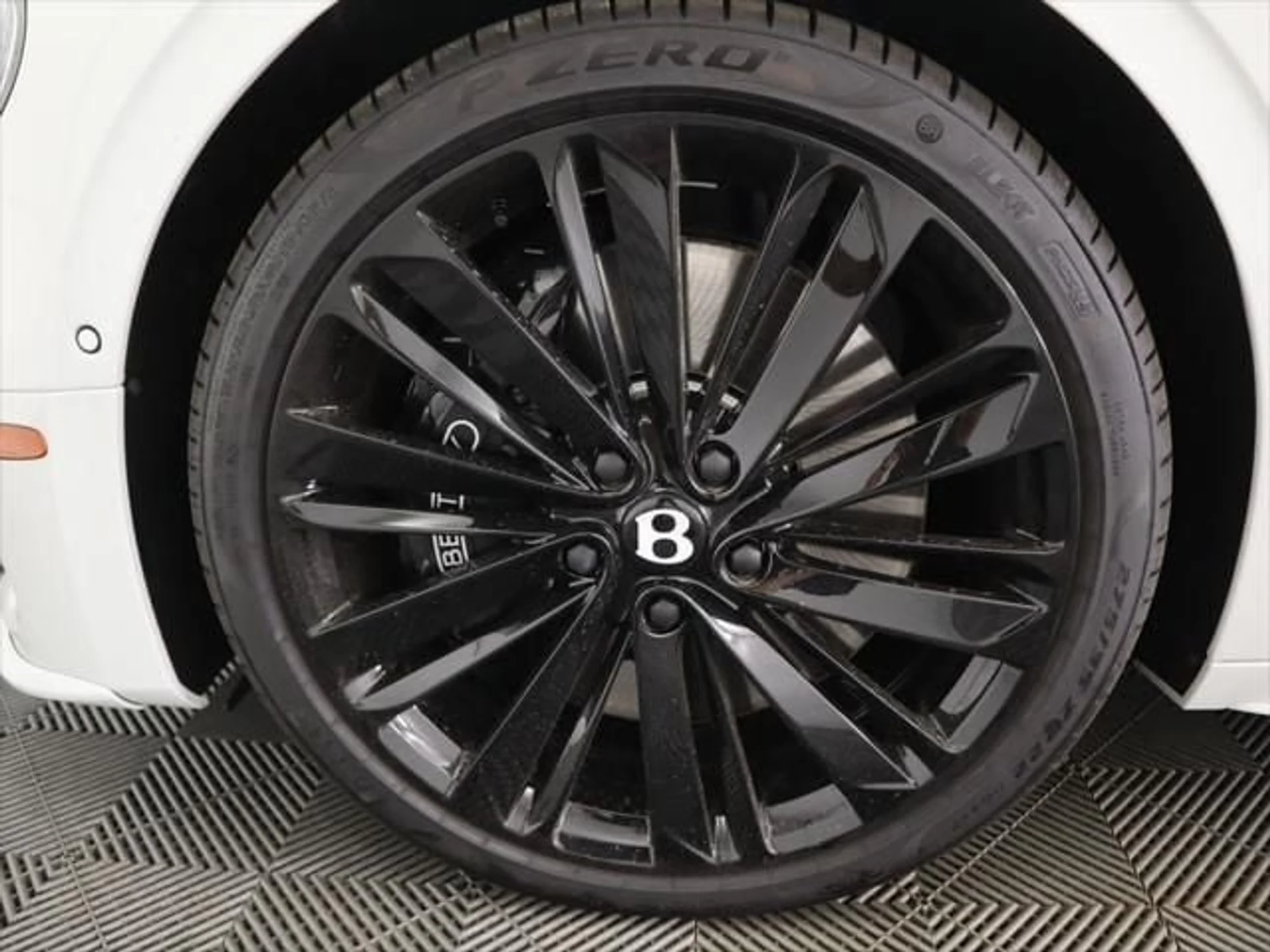 mph030_3358857631_new_2025_bentley_flying_spur_speedsedan_8119_22748224_31_640_d68216cef3