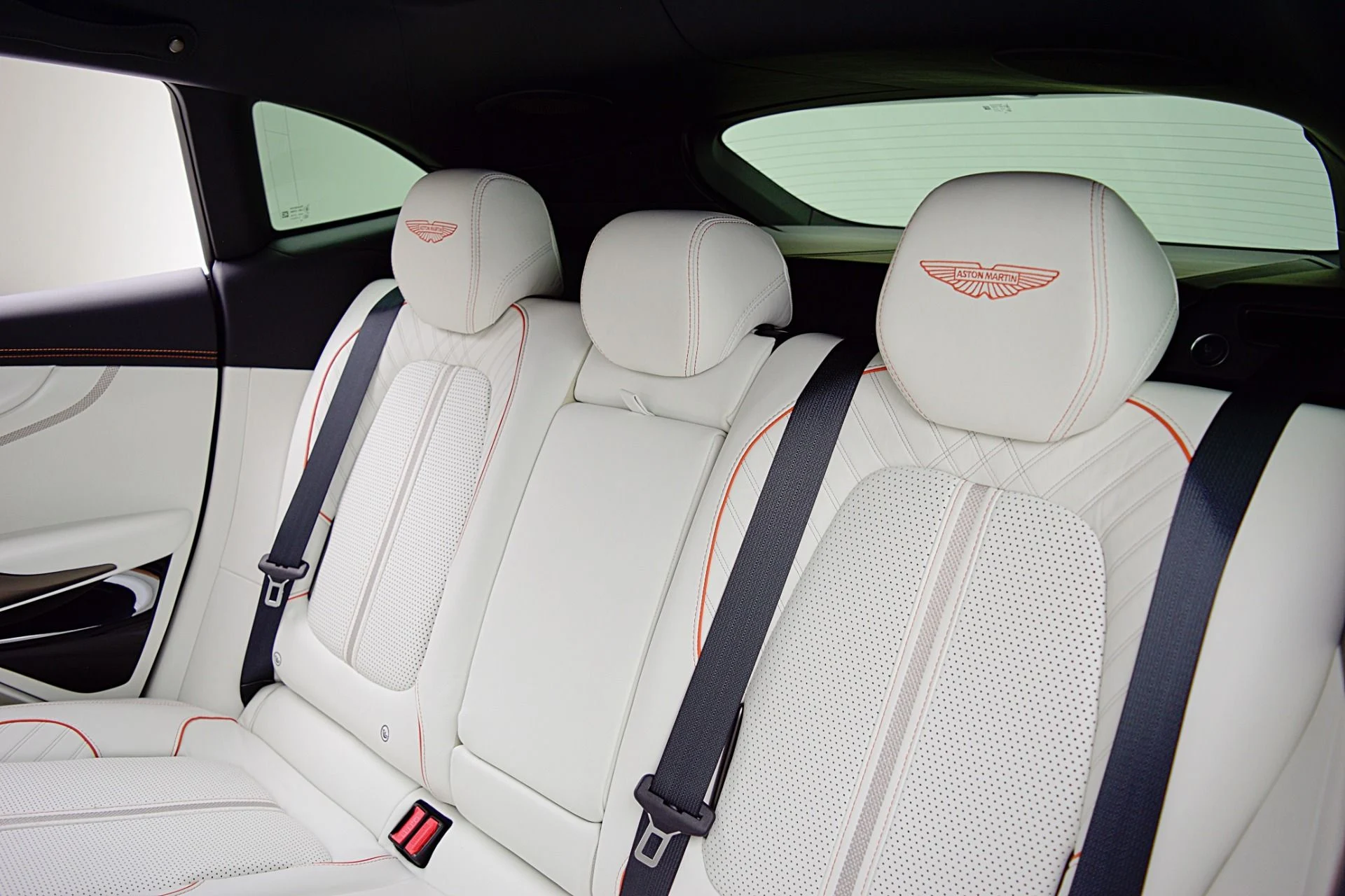mph030_3378431879_New_2025_Aston_Martin_DBX_707_c1b499372e