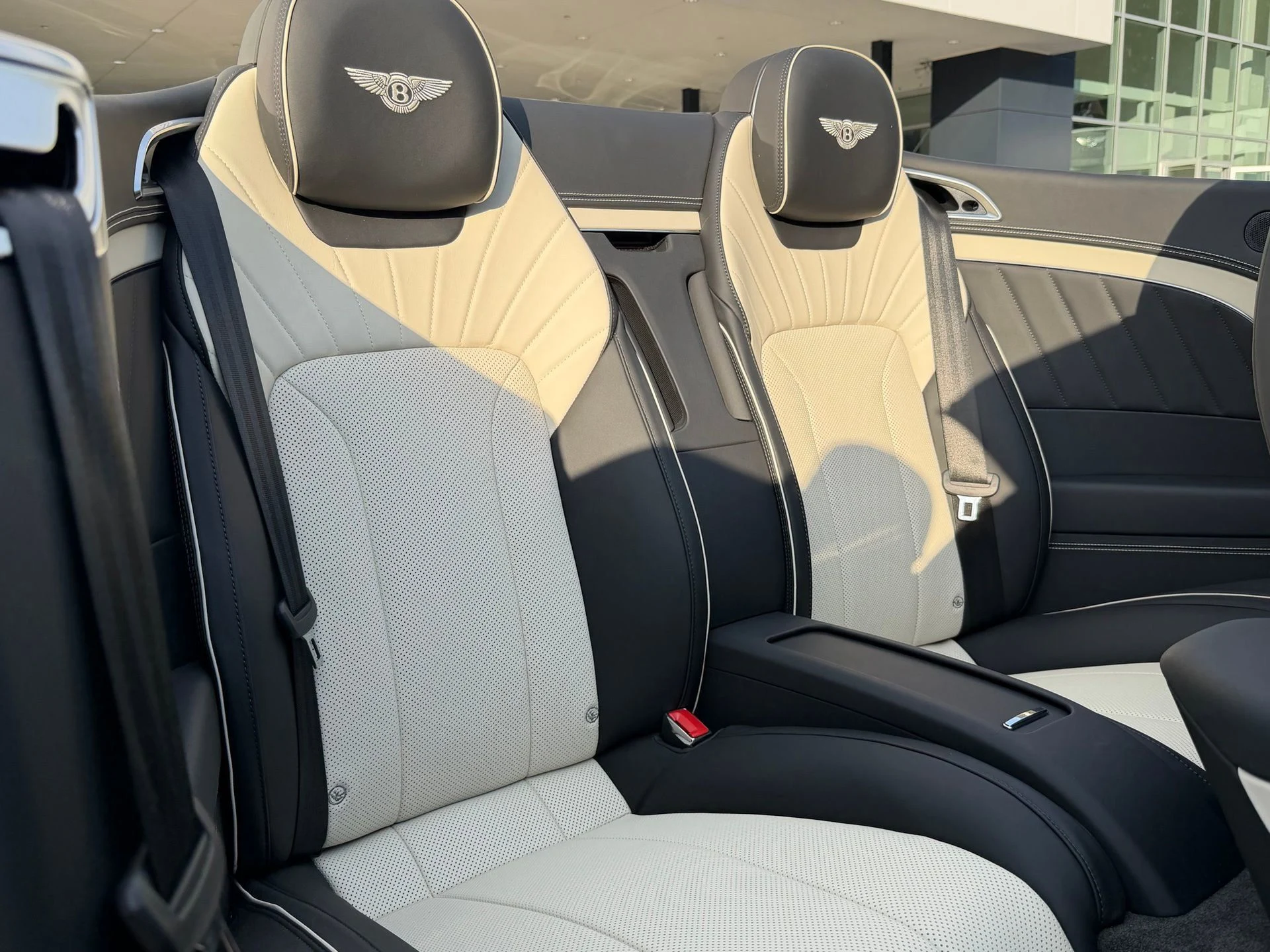 mph030_3399555773_05b1bb6a2fd94cddabe557ea60c60e06_4d3e1b374f