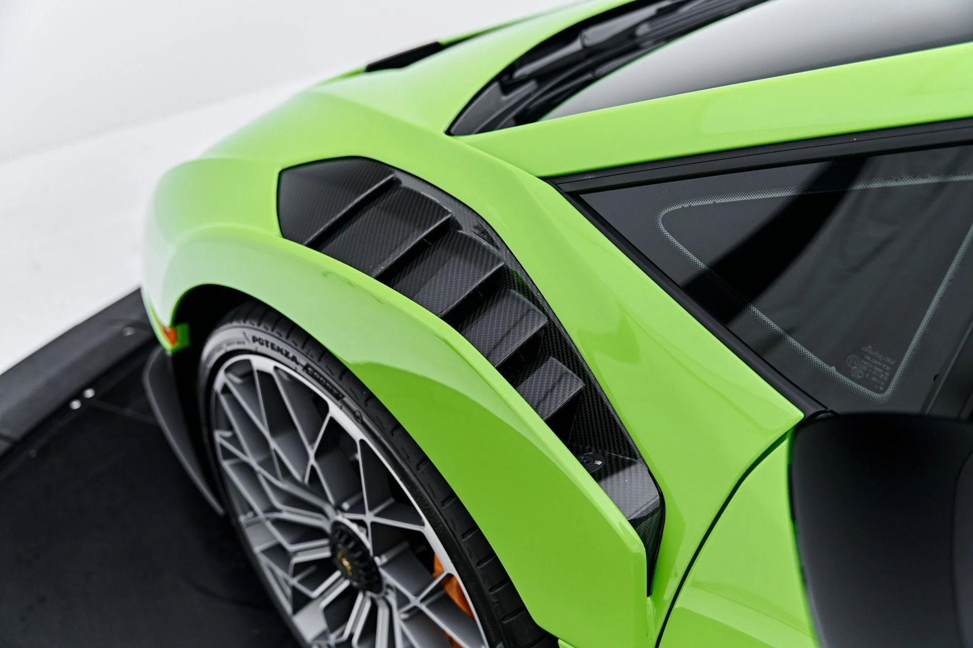 mph030_3406407874_Used_2024_Lamborghini_Huracan_STO_Base_1791998226_20c103526d