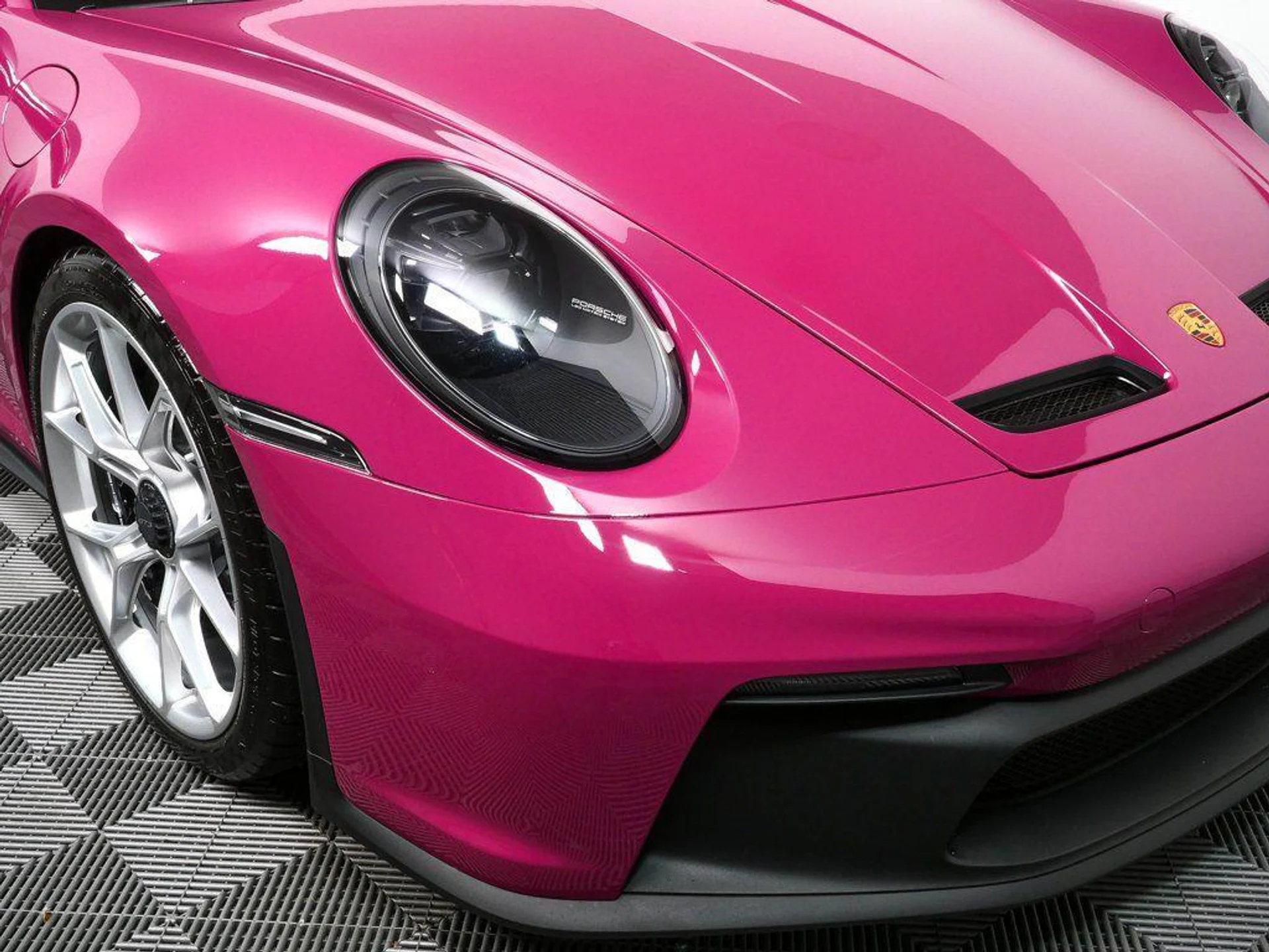 mph030_3409116945_gq_R_4_0agf_Ba8_TS_7_Dm_Xri_Luq_S1_Q_a1888001a3