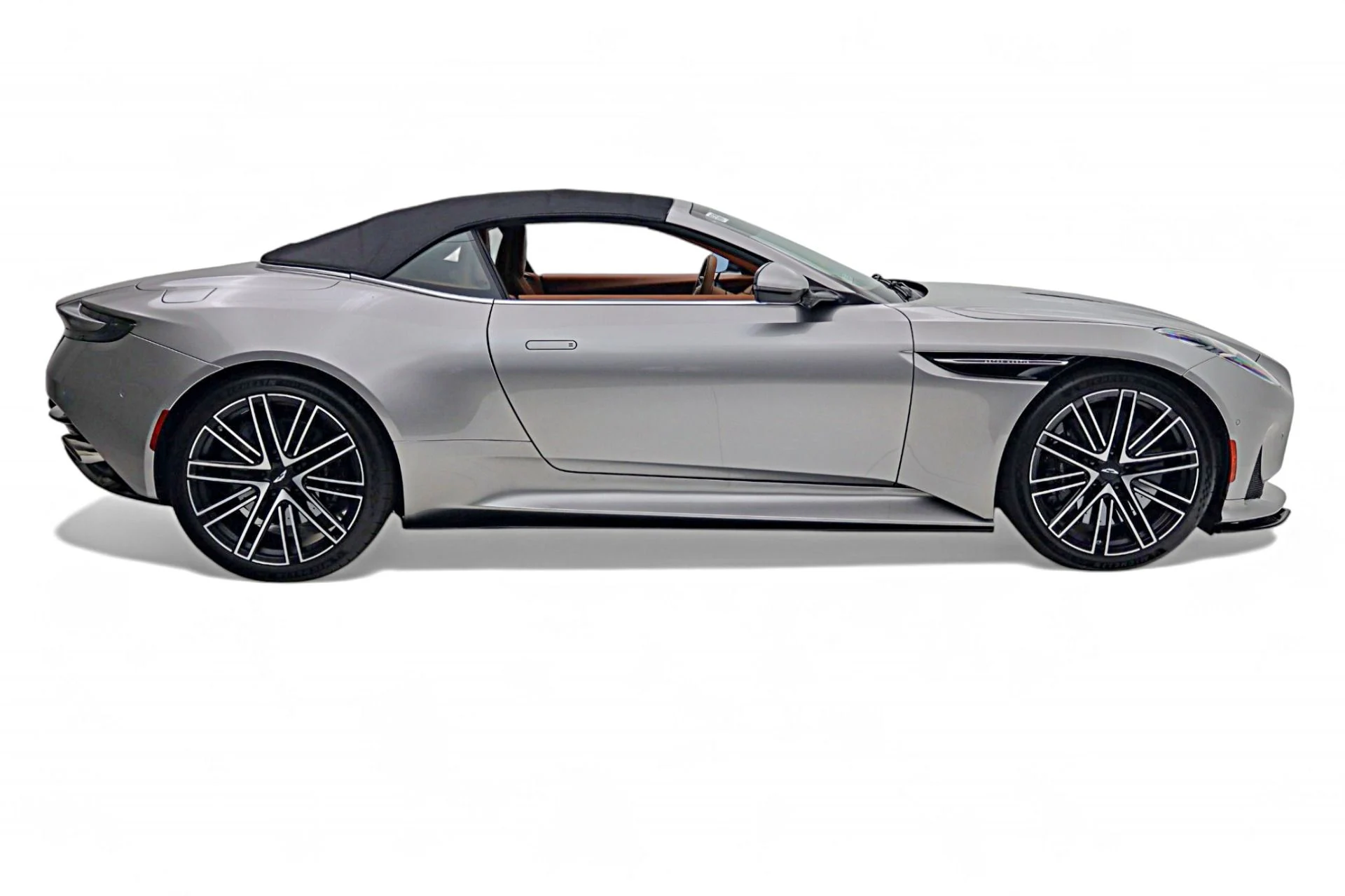 mph030_3416744139_Used_2024_Aston_Martin_DB_12_Volante_ac8ffe0a75