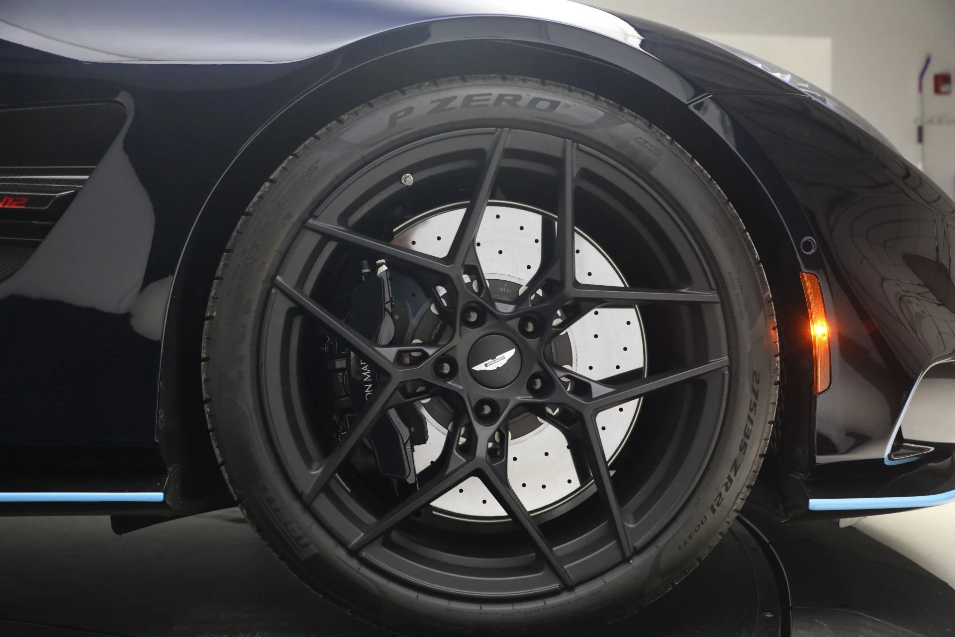 mph030_3422137715_Used_2025_Aston_Martin_Vanquish_1771024271_c1c152d736