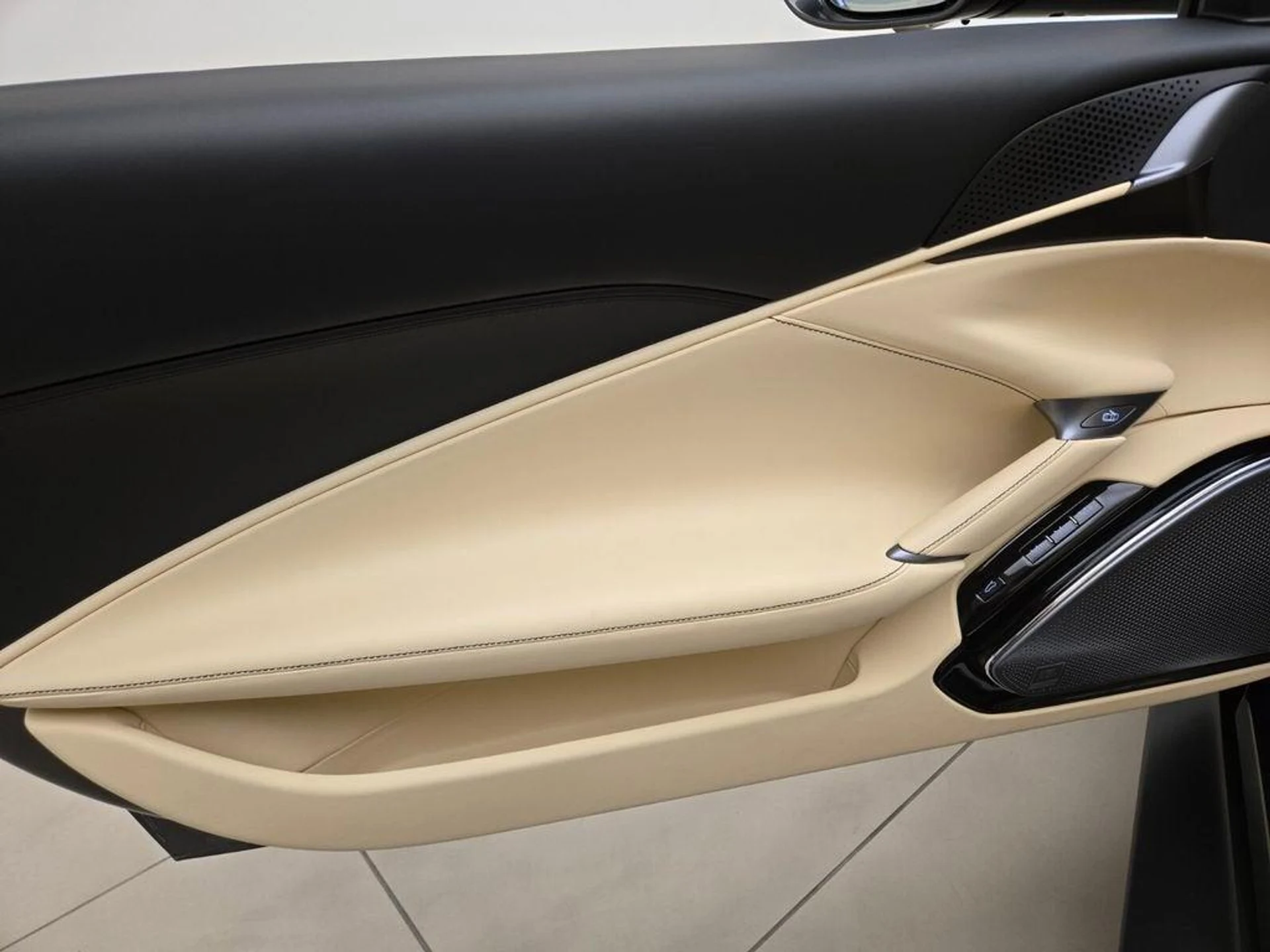 mph030_3431587146_Used_2024_Ferrari_Roma_1771612420_e22c126e36