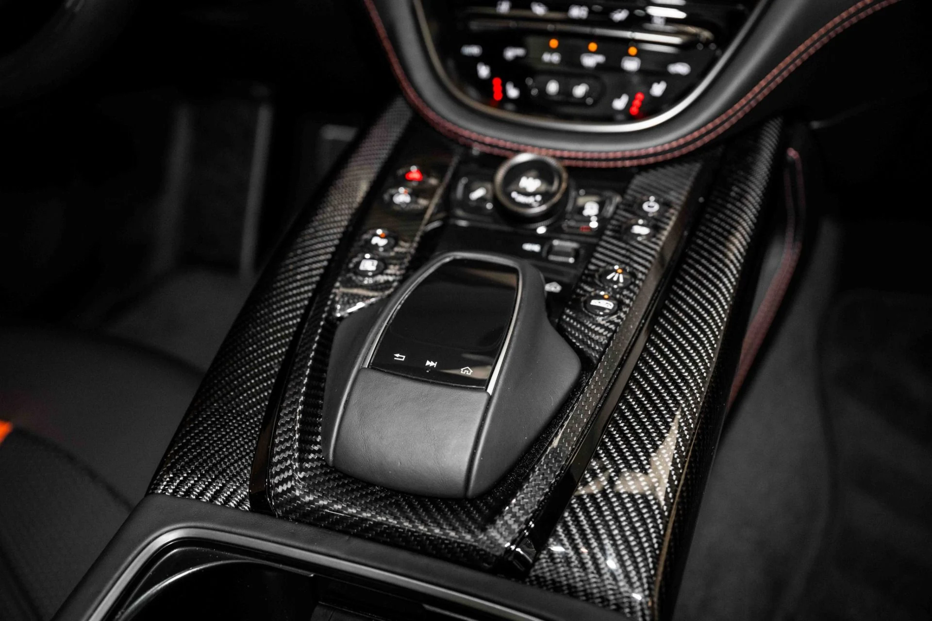 mph030_3433088980_Used_2023_Aston_Martin_DBX_707_1729954912_f986bb54d2