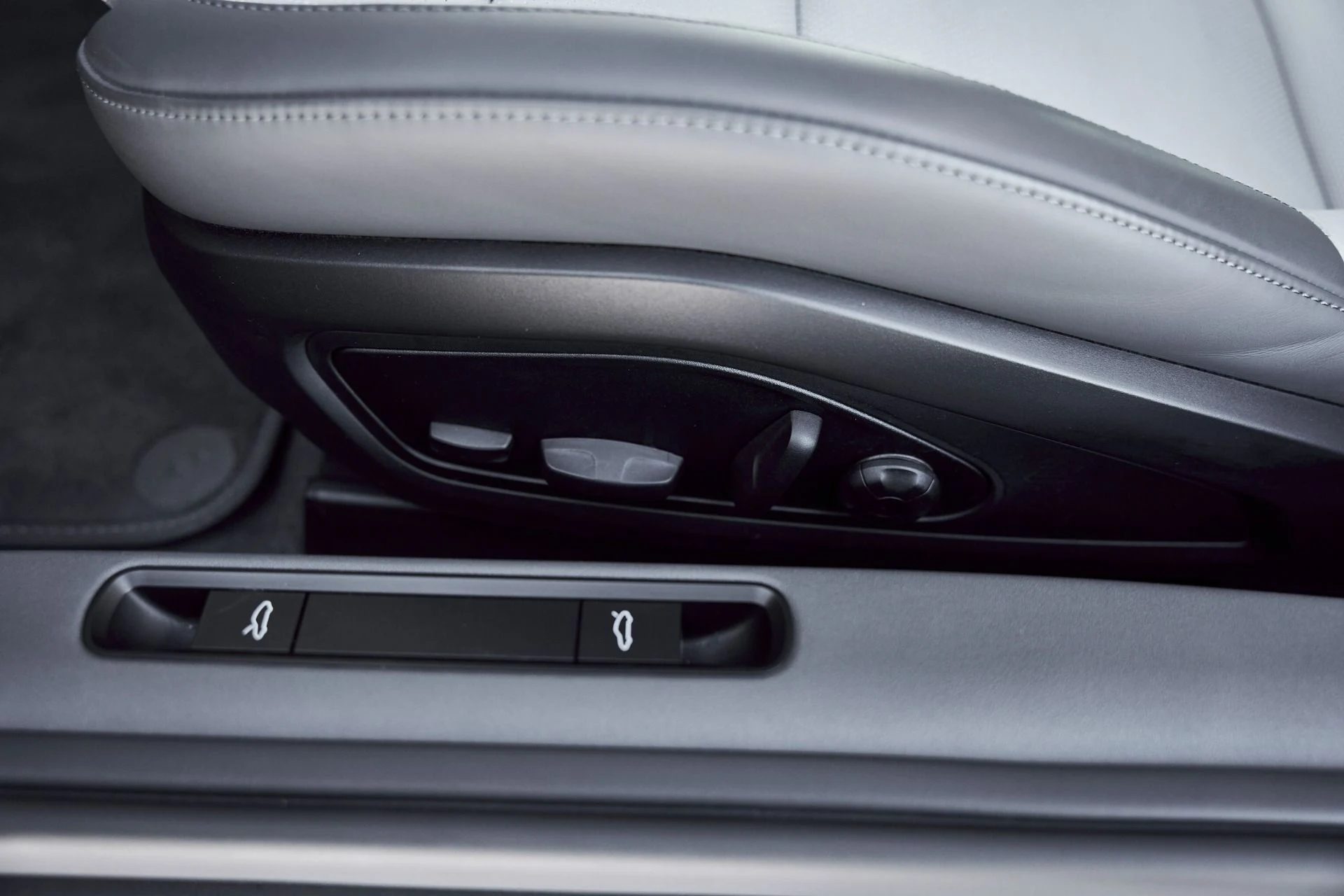 mph030_3435262107_Used_2025_Porsche_911_Carrera_1768012352_91aff823ae