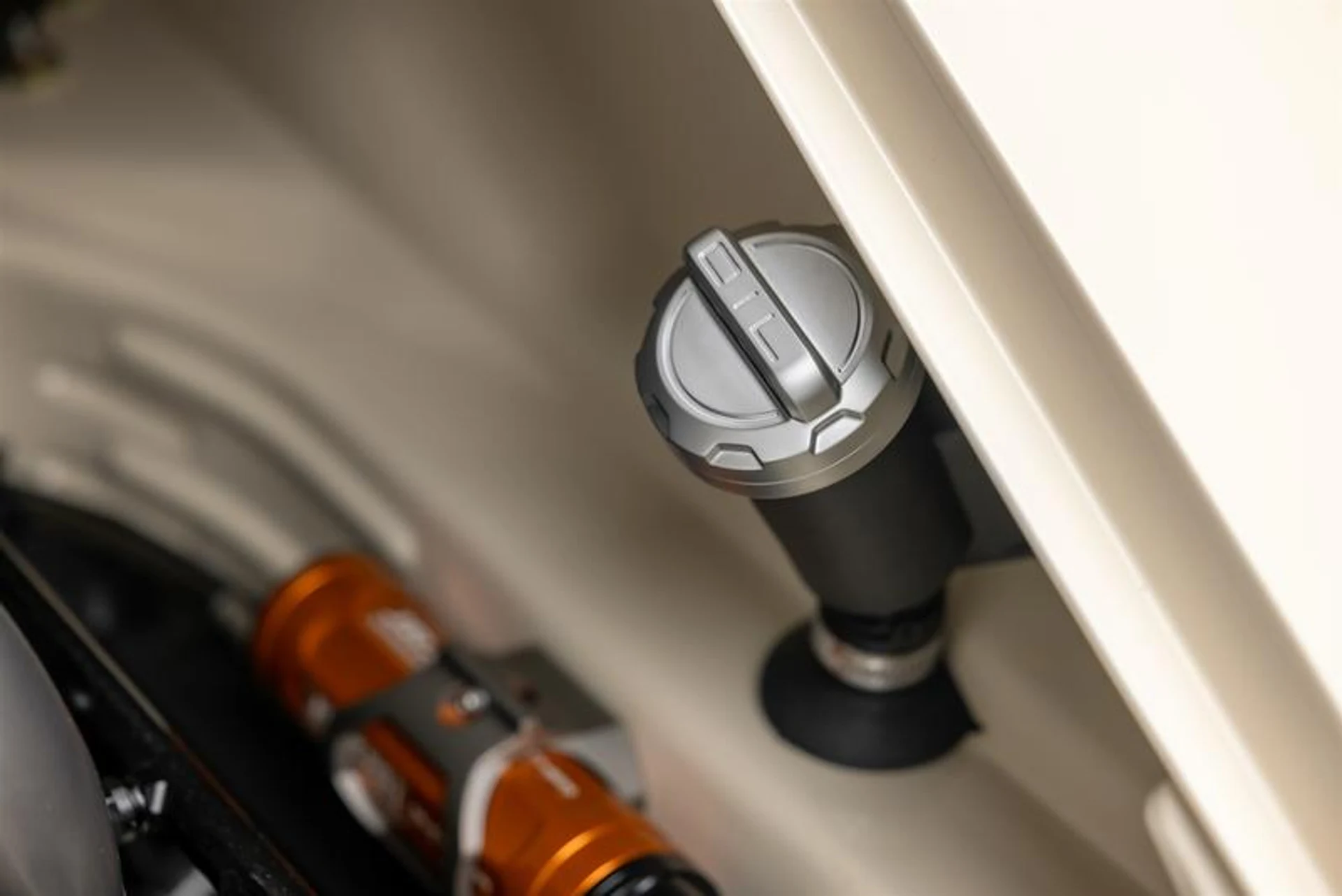 mph030_3443717831_A3_E70365_4012_4_FF_9_BF_05_BE_143515_CECB_08748a122e