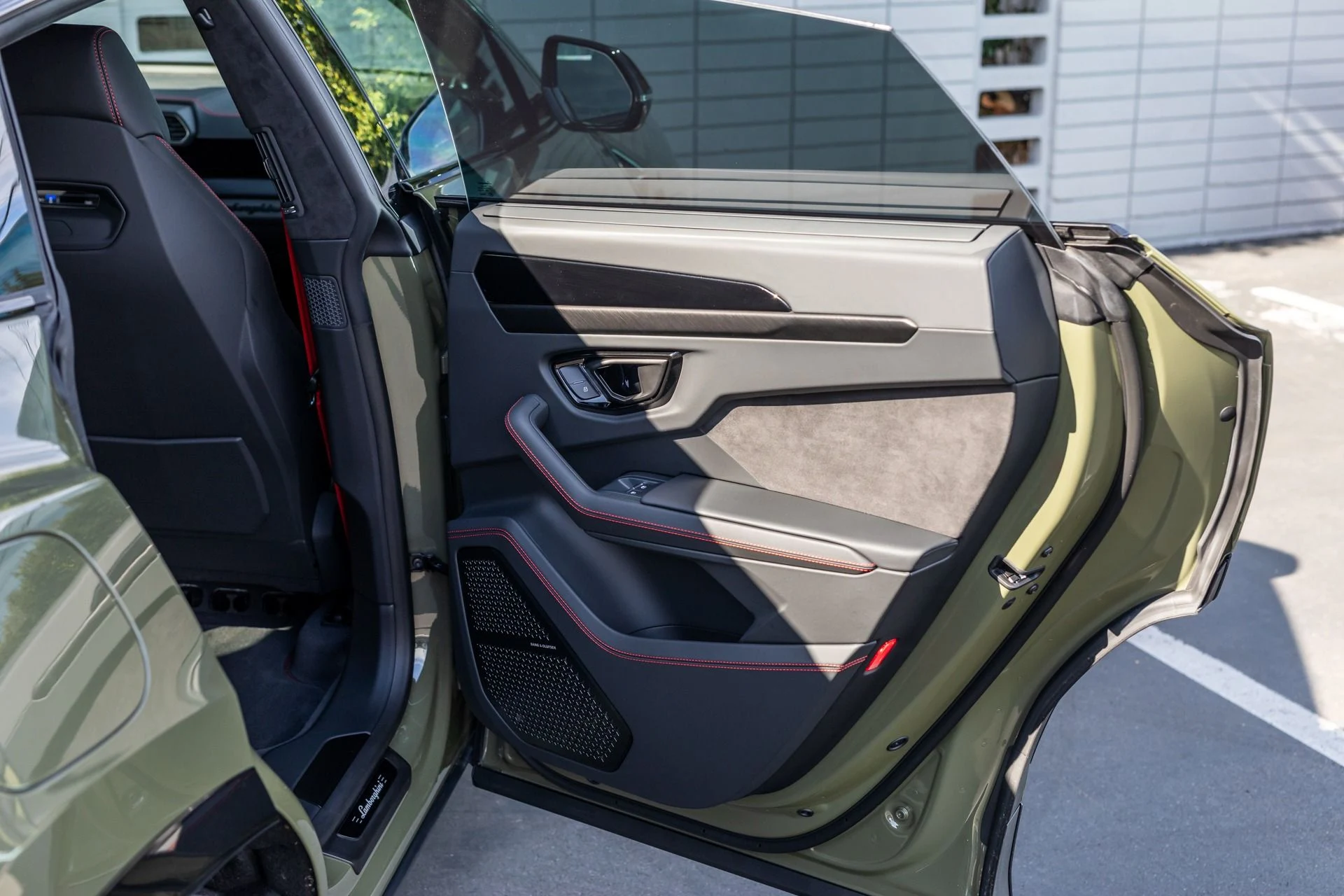 mph030_344376598_Used_2023_Lamborghini_Urus_S_1764103574_9b6a908847