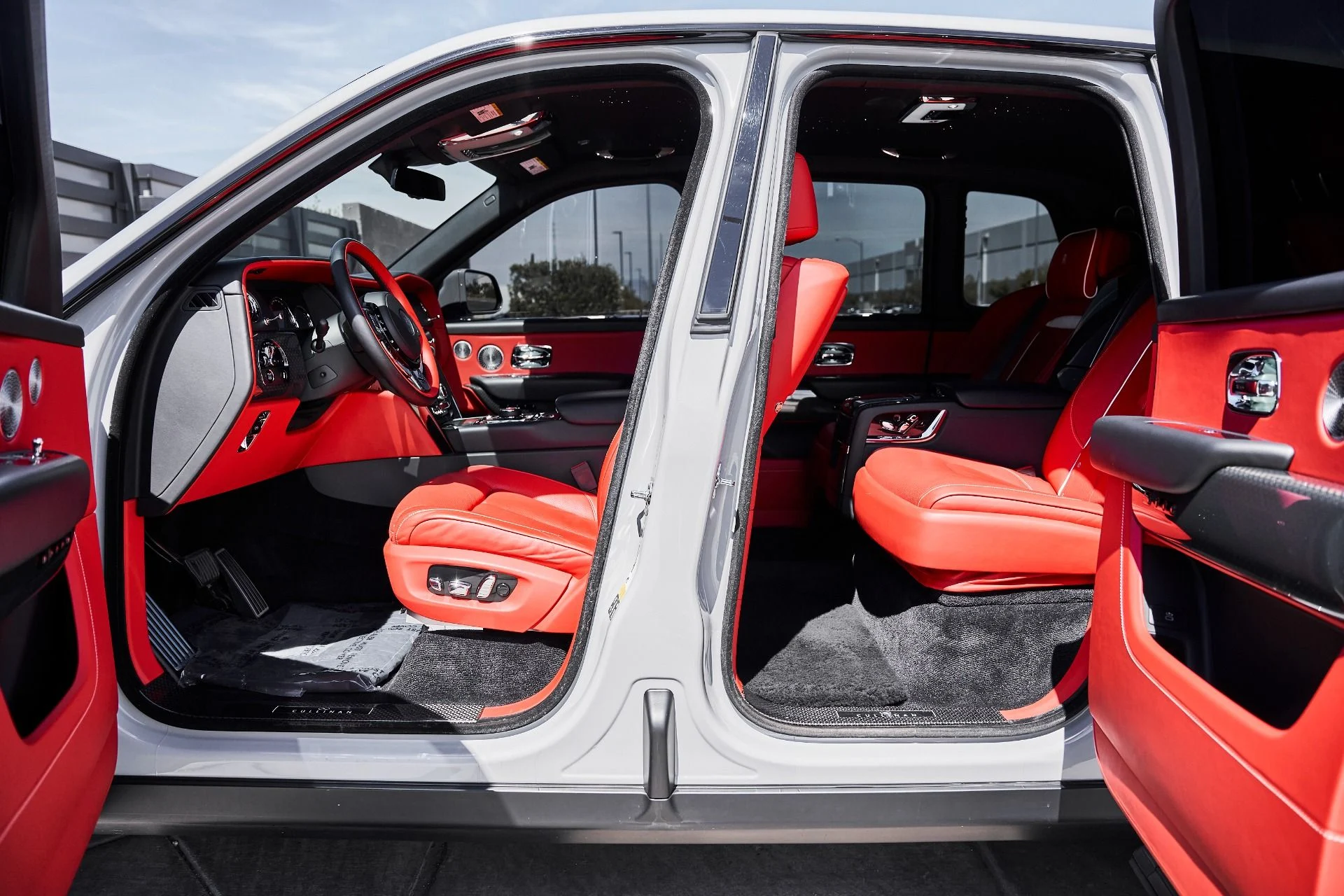 mph030_3445459787_Used_2024_Rolls_Royce_Cullinan_Black_Badge_1775870985_628b6a873f