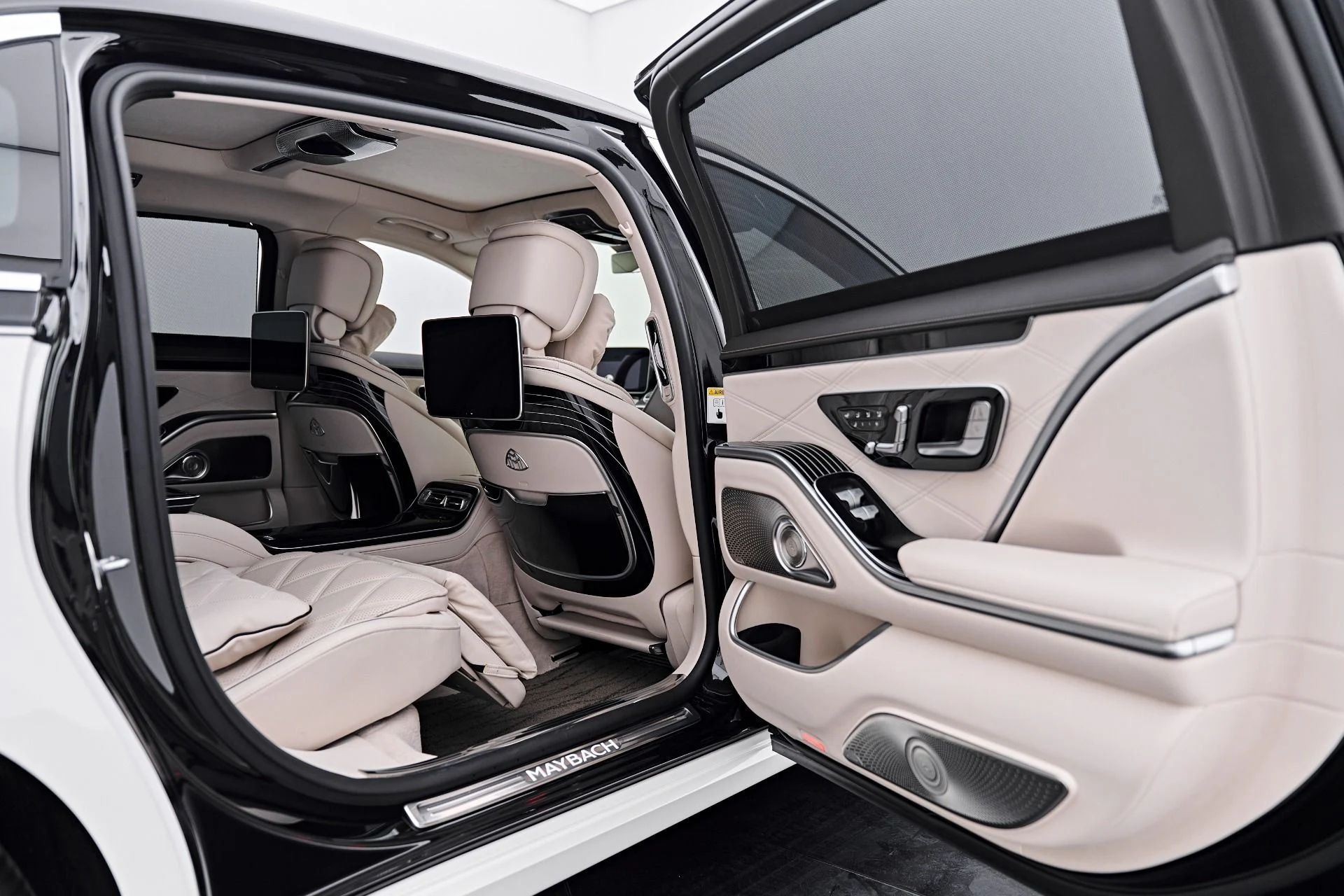 mph030_3449636858_Used_2023_Mercedes_Benz_S_Class_Maybach_S_680_1790207176_5d5c883ad9