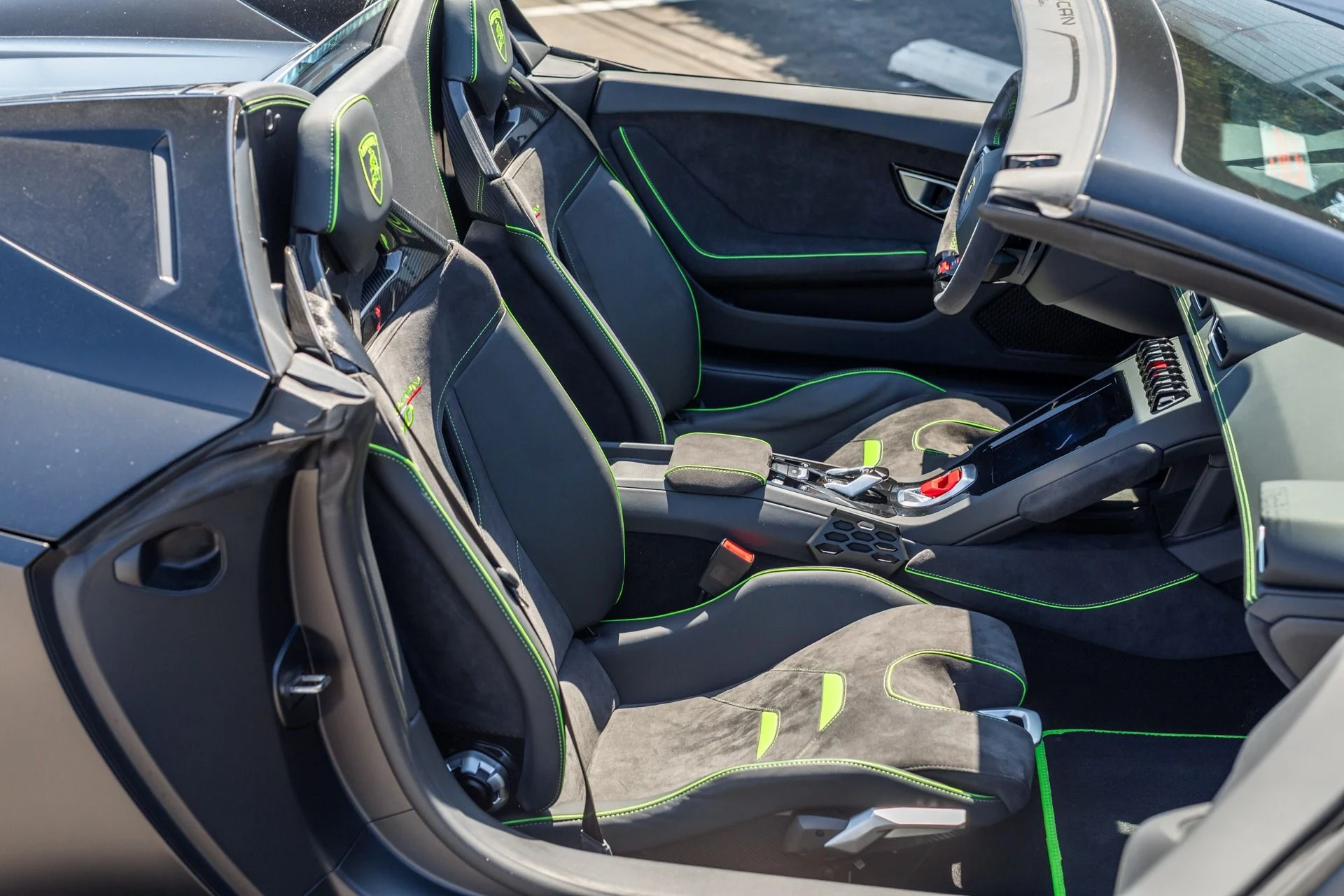 mph030_345062497_Used_2024_Lamborghini_Huracan_EVO_Spyder_1744314387_f0e3a12872