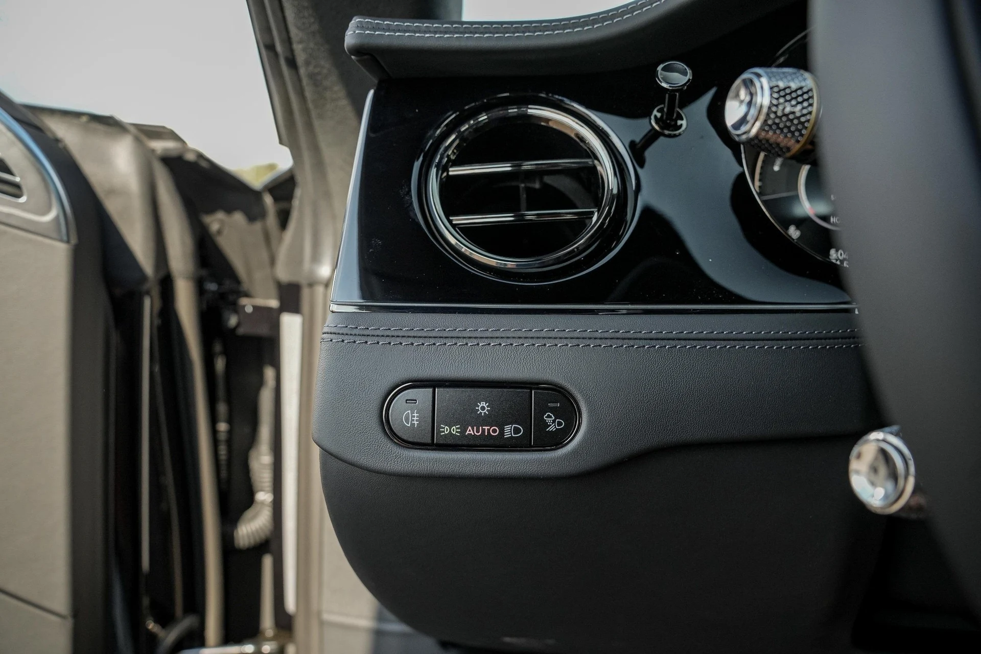 mph030_3452870847_Hi_Tech_Luxury_Imports_LLC_SCBCP_2_ZG_5_TC_023736_image_30_b4bdf8fc4d