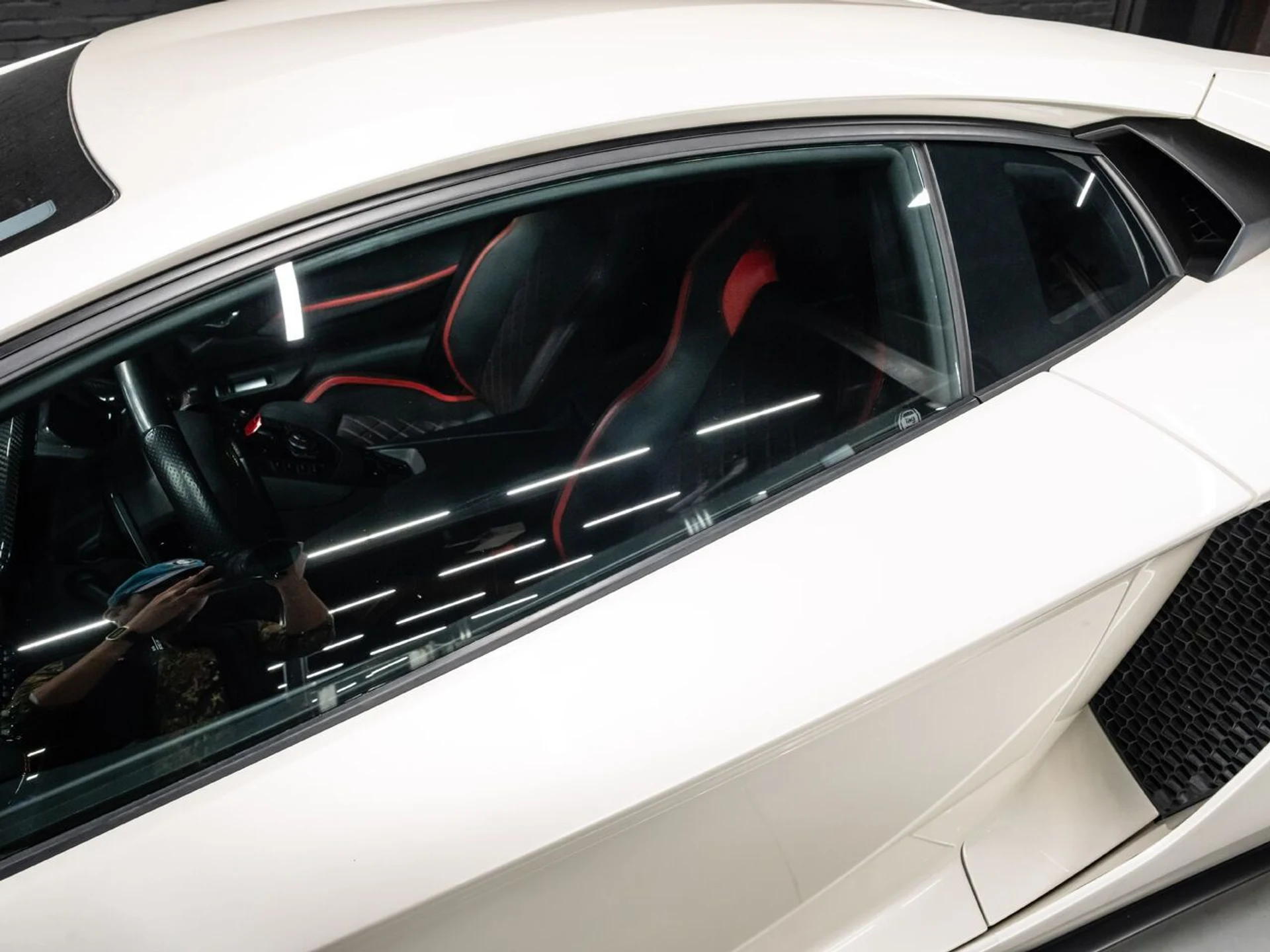 mph030_3456774559_lamborghini_aventador_2017_e7aa6f88bf