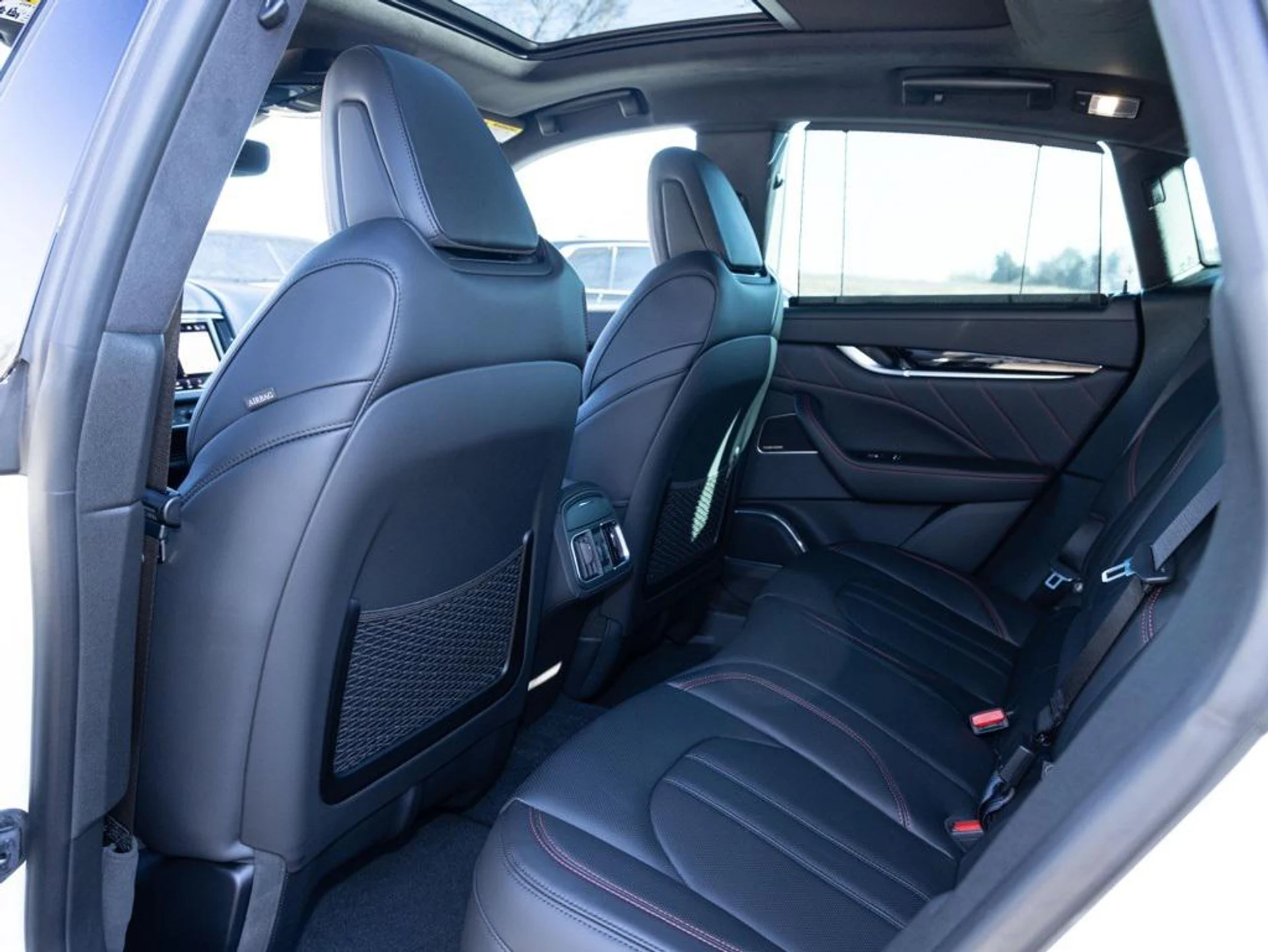 mph030_3472577997_481733642_693e4b75892601e31d6bba42_af2e37bdf4