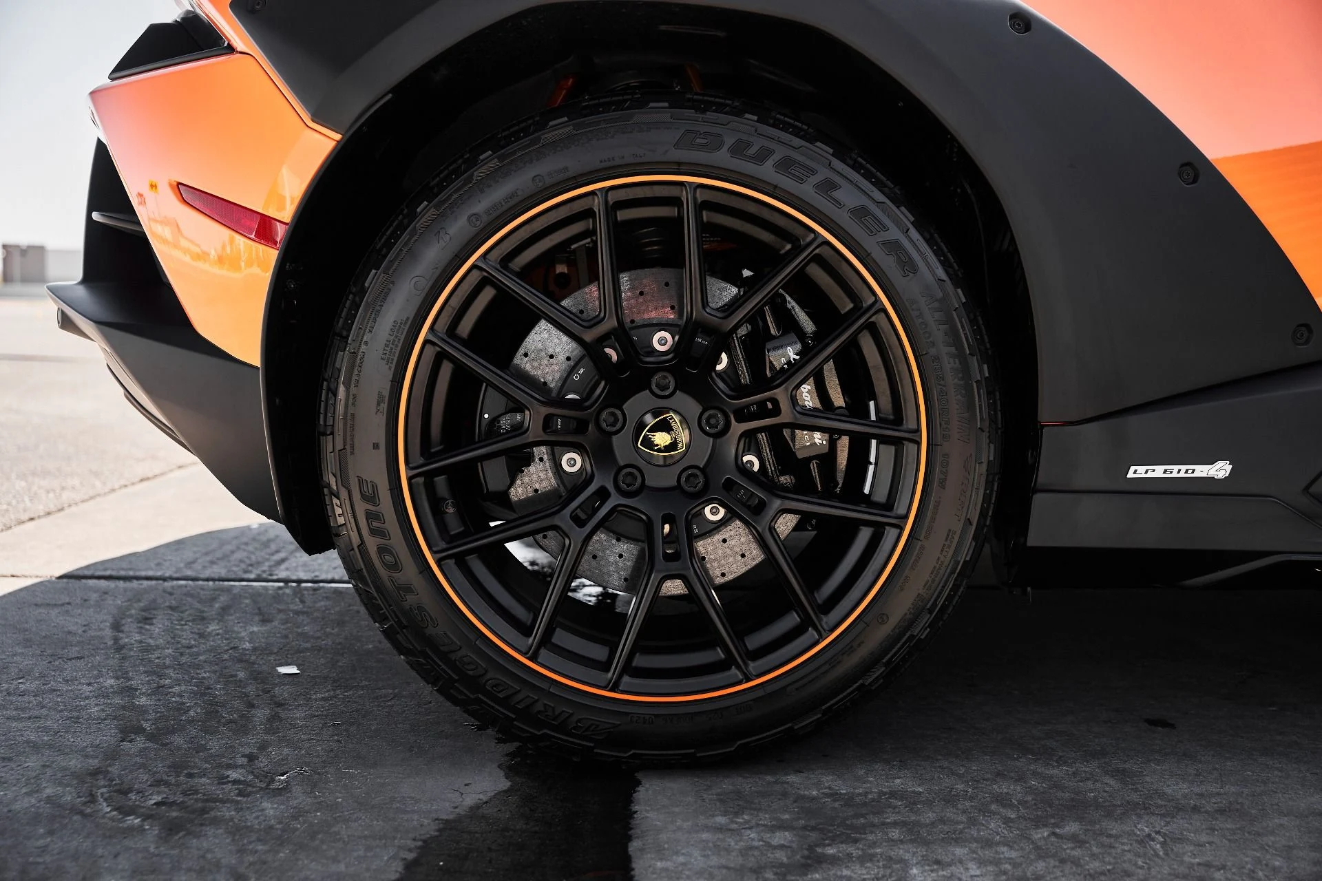 mph030_3477496139_Used_2023_Lamborghini_Huracan_Sterrato_Base_1776823434_a7ee451d0b