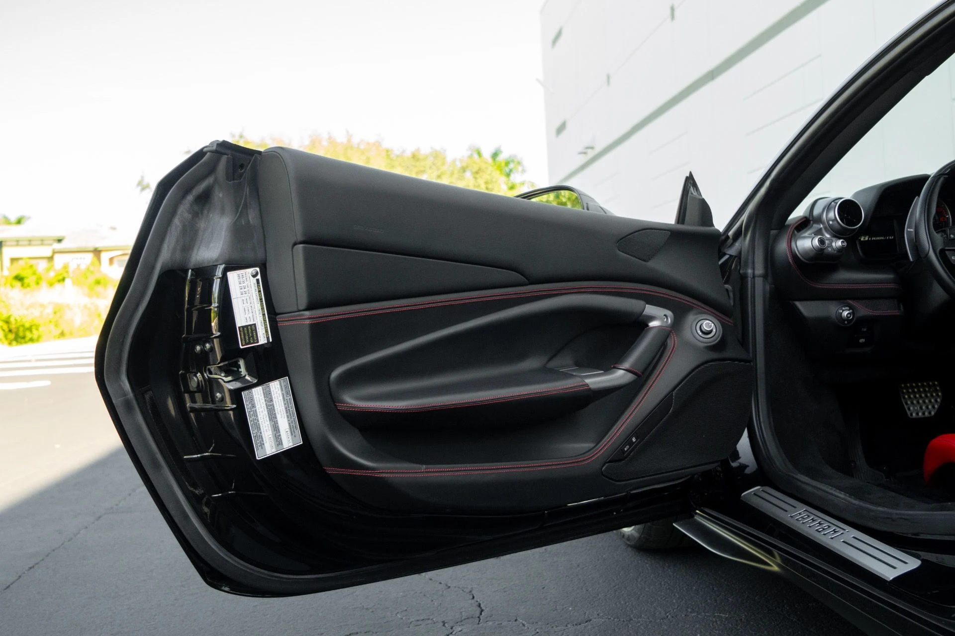 mph030_3511444204_Used_2020_Ferrari_F8_Tributo_1761689763_48f705fe2e