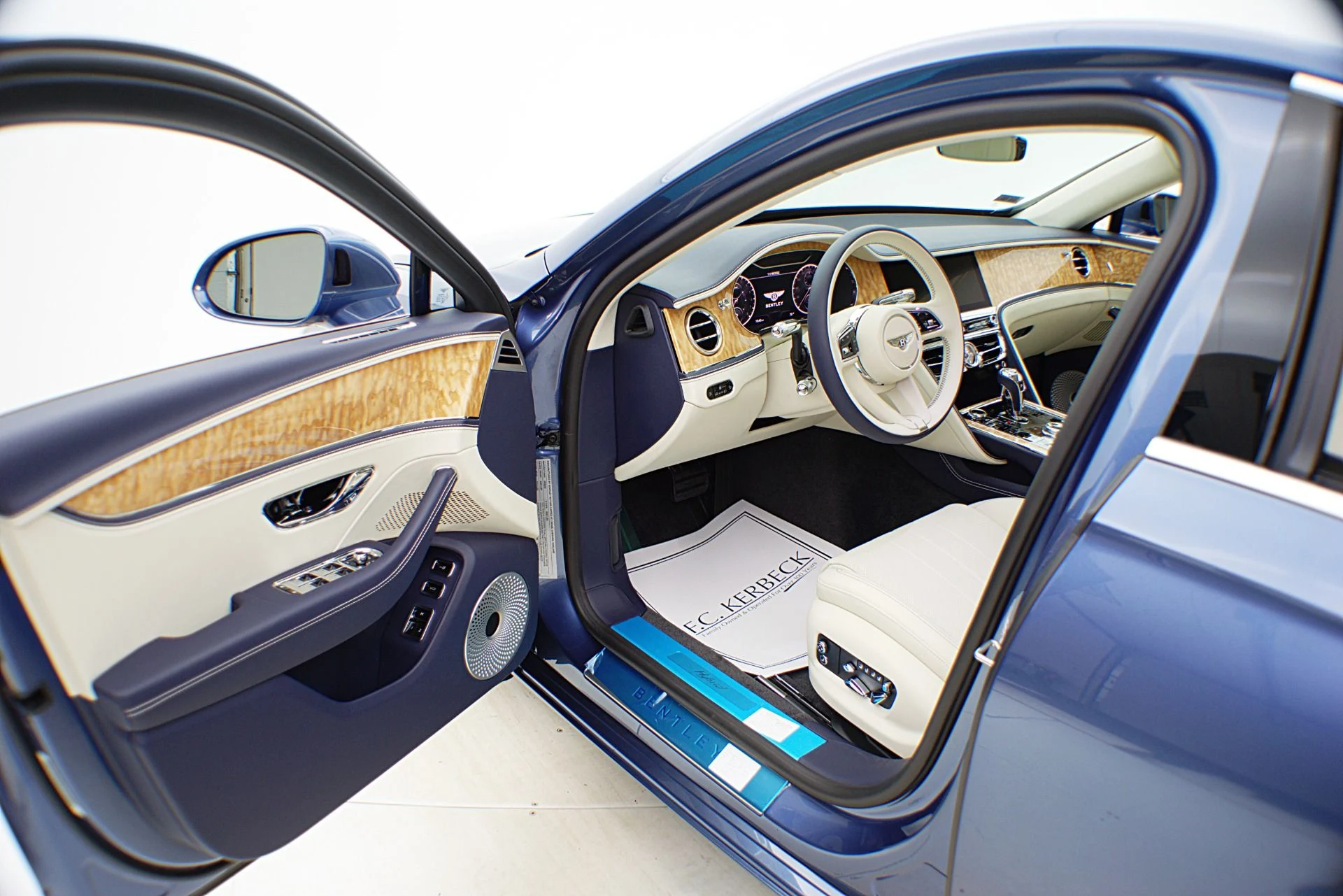mph030_3511486141_Used_2022_Bentley_Flying_Spur_Hybrid_389dba8e25