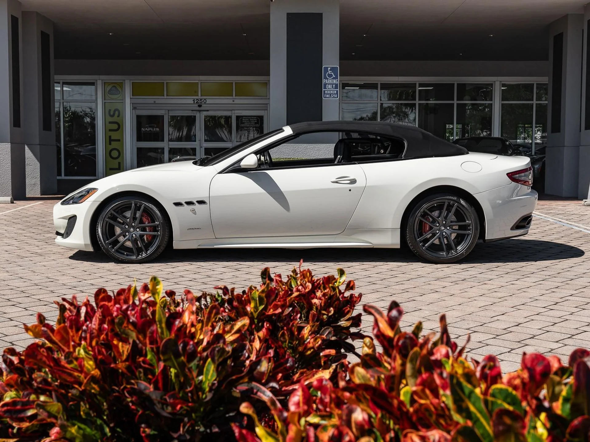 mph030_3514190552_Used_2015_Maserati_Gran_Turismo_Convertible_Sport_1760472376_02f5376600