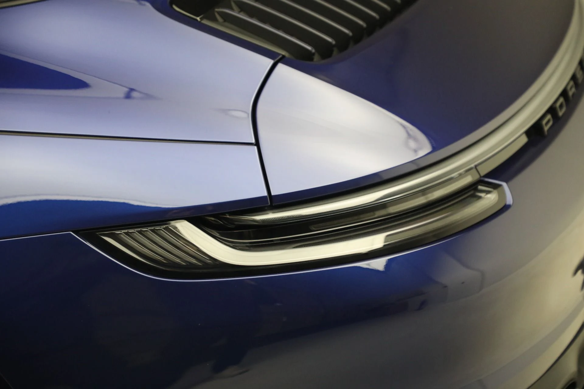 mph030_3514651606_Used_2024_Porsche_911_Targa_4_GTS_1761677247_96cad7a64d