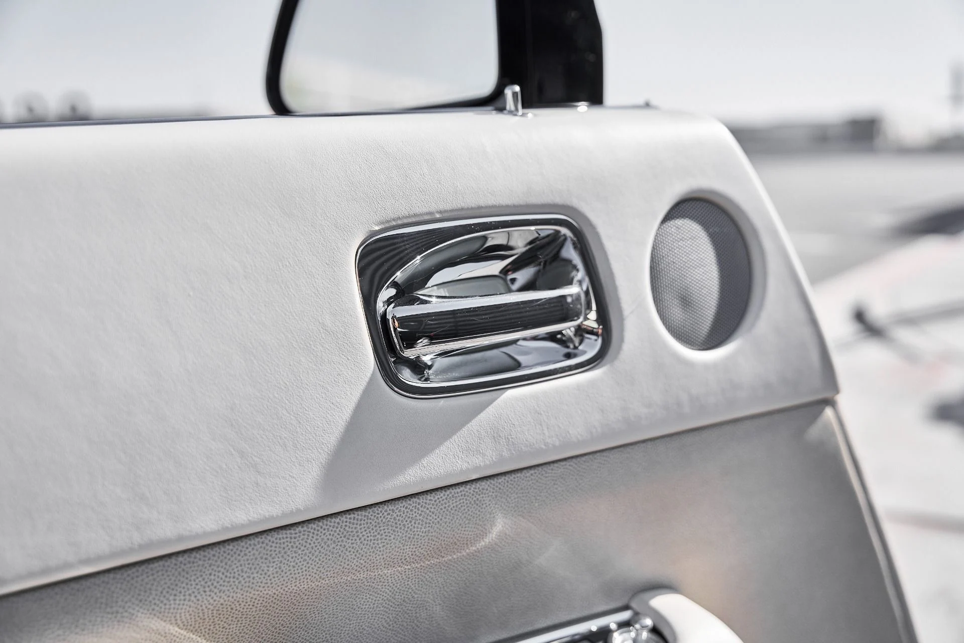 mph030_3517478770_Used_2016_Rolls_Royce_Dawn_Base_1770086715_6d5ce12cd7