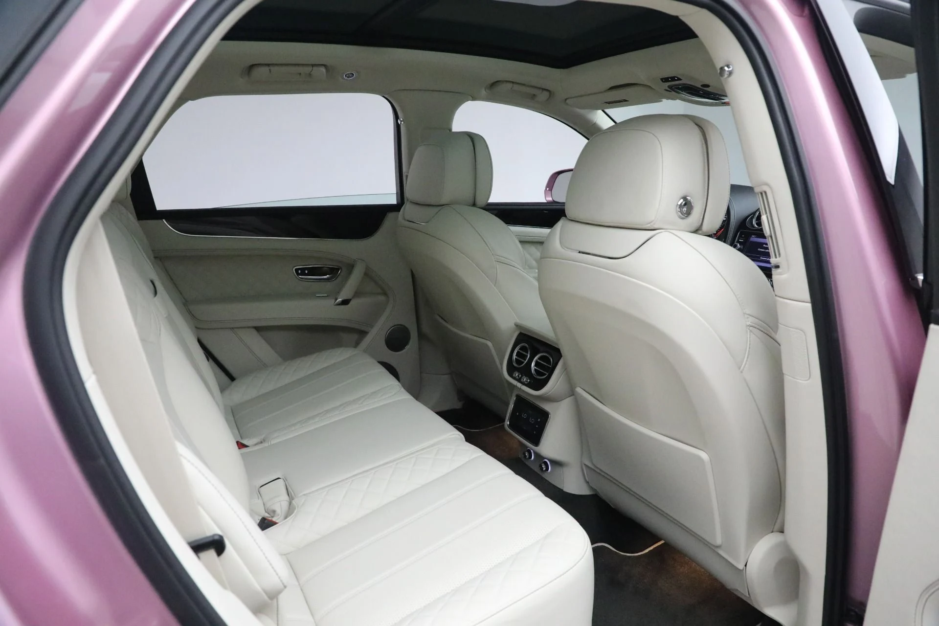 mph030_3523438118_Used_2019_Bentley_Bentayga_V8_1721831801_0ba8f4e922