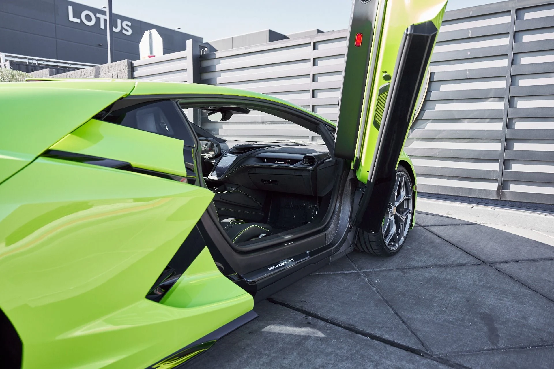 mph030_352836712_Used_2025_Lamborghini_Revuelto_Base_1769824562_000e9b99f6