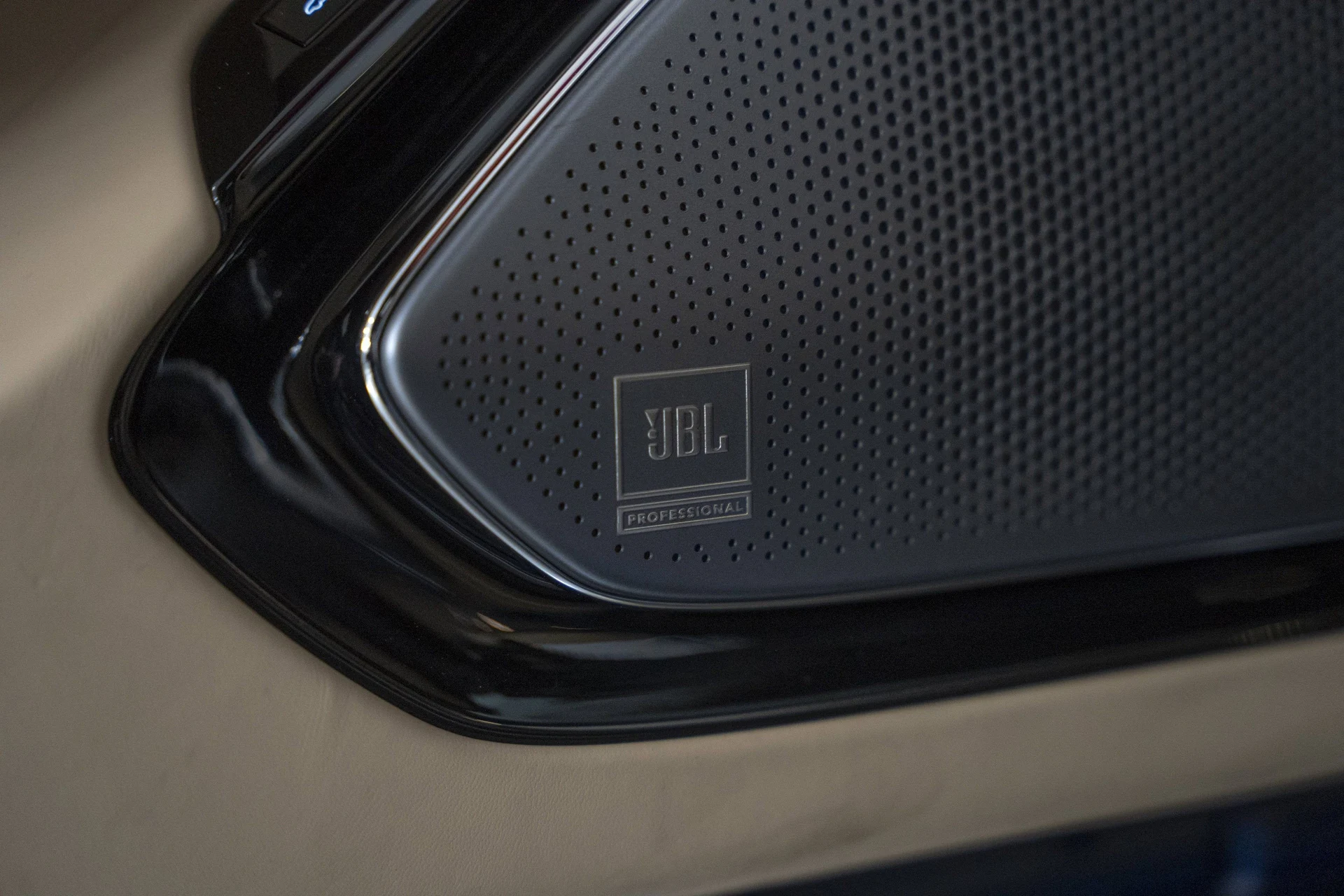 mph030_3537854799_7720456a693444bc932eca38170c5409_18aeaa819e