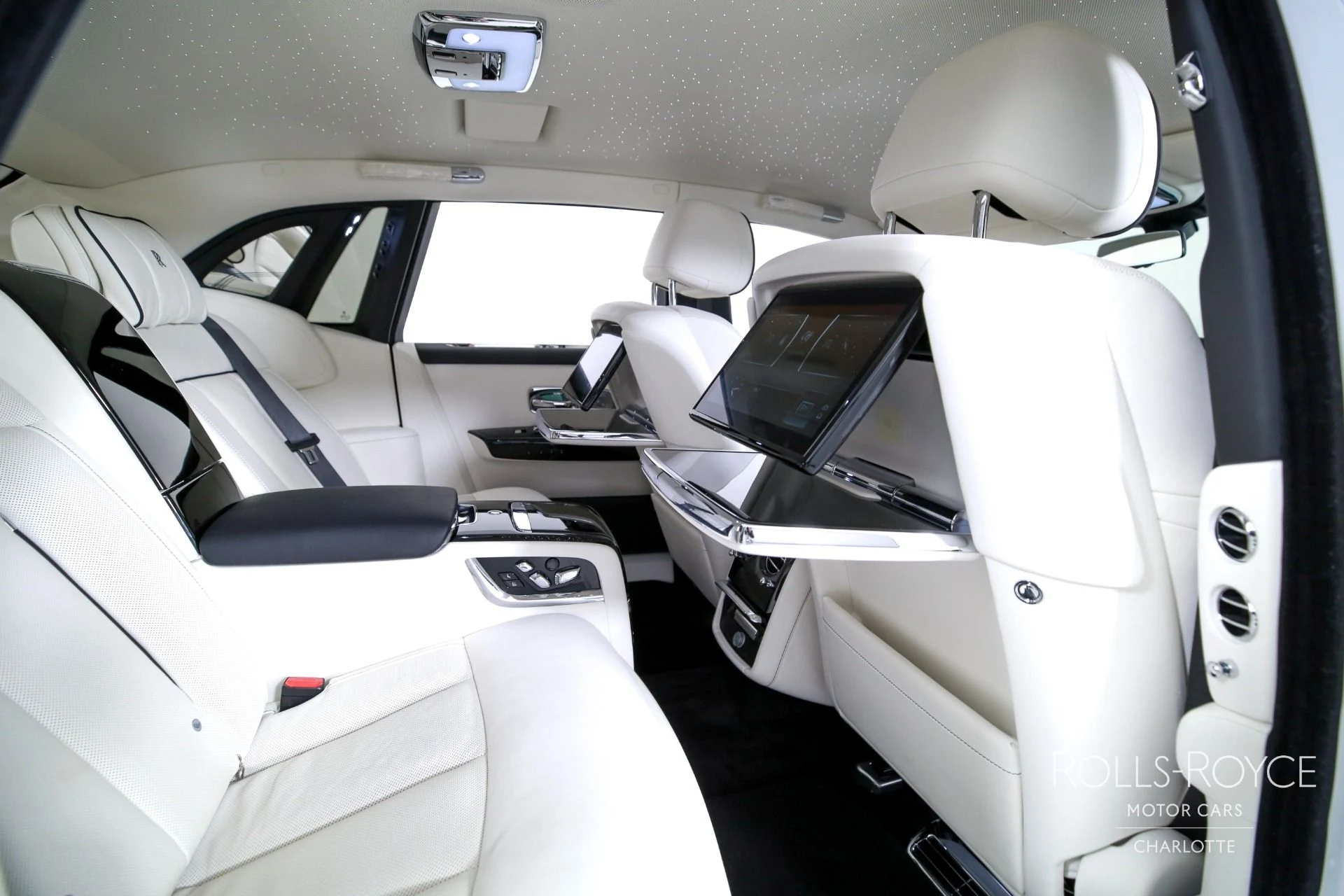 mph030_3540120132_Used_2024_Rolls_Royce_Phantom_1767116656_8fc7d18a4f