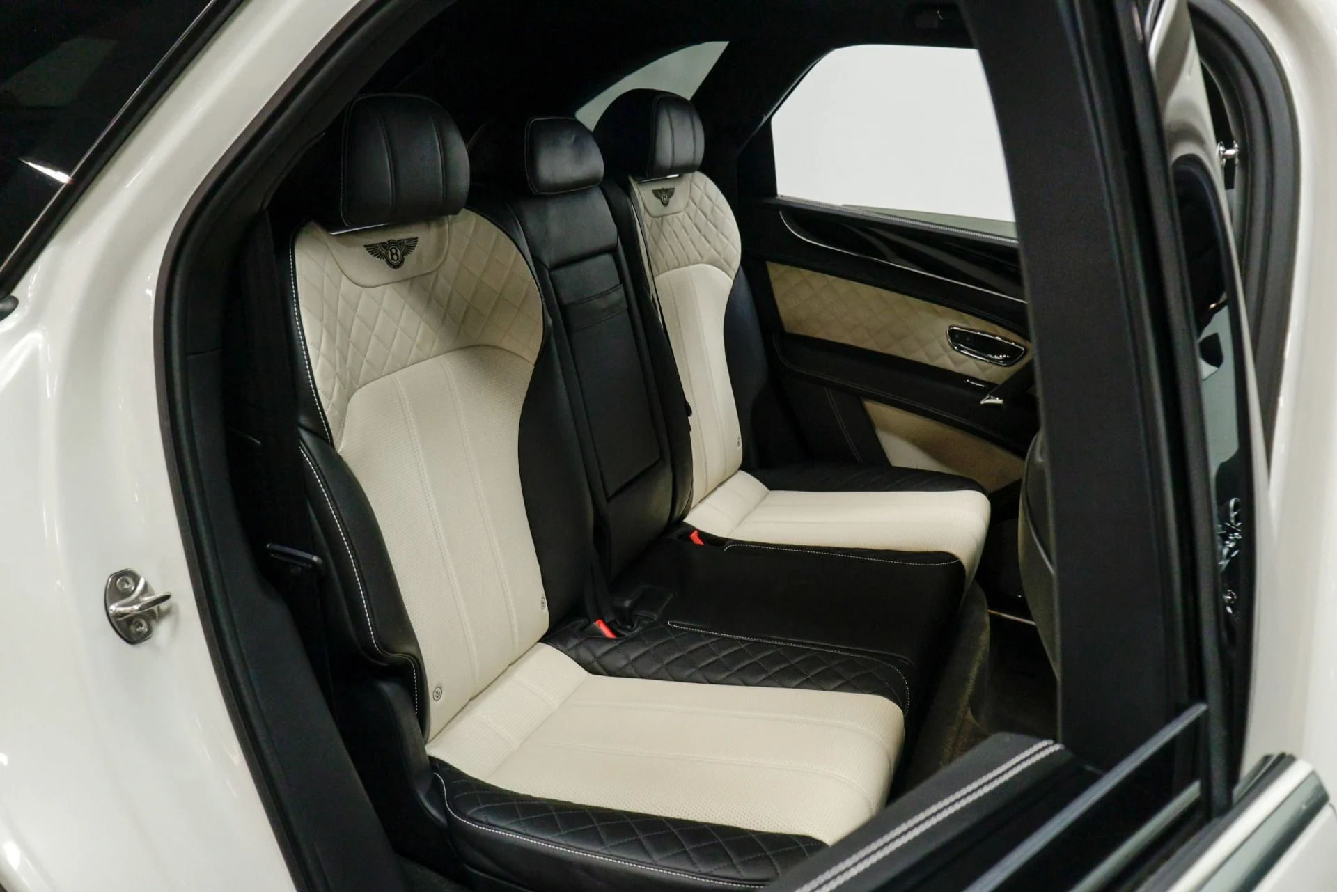 mph030_35410224_Used_2020_Bentley_Bentayga_V8_1760480773_c7c96b68ae