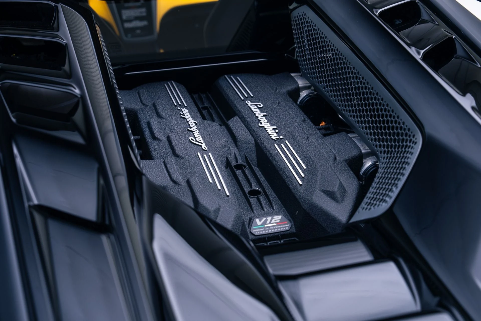 mph030_3543152962_Used_2024_Lamborghini_Revuelto_1764709282_c98914a47f