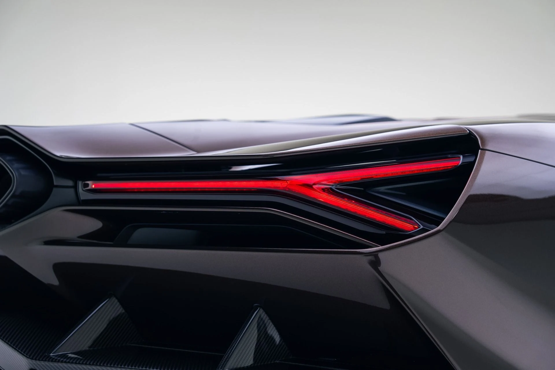 mph030_3563485576_Used_2025_Lamborghini_Revuelto_1764978573_7f3e0b430b