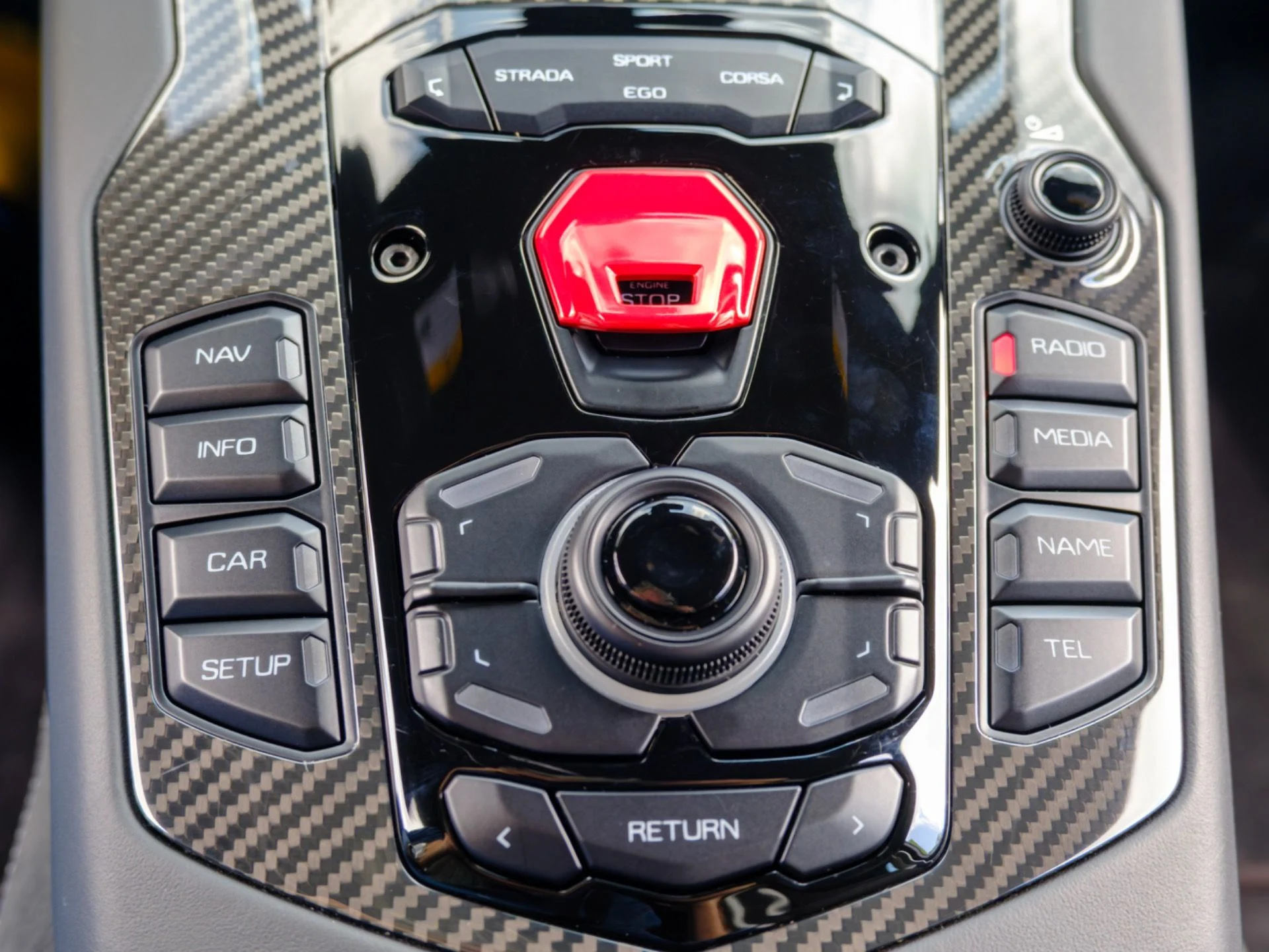mph030_3570661346_Used_2018_Lamborghini_Aventador_S_1778520653_cad9a4a4c9