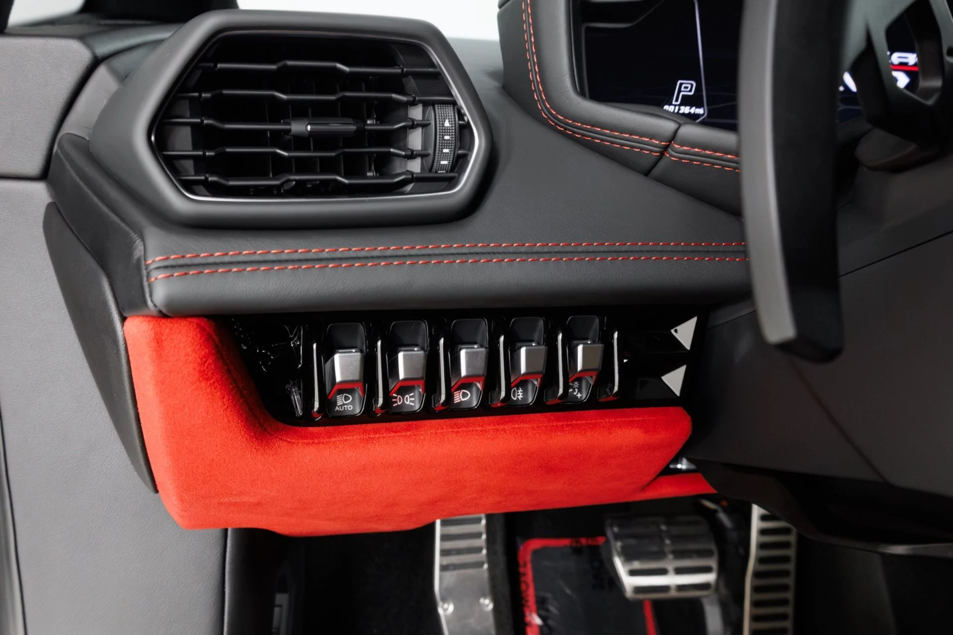 mph030_3578385458_Used_2023_Lamborghini_Huracan_EVO_1790005624_d00592f8df